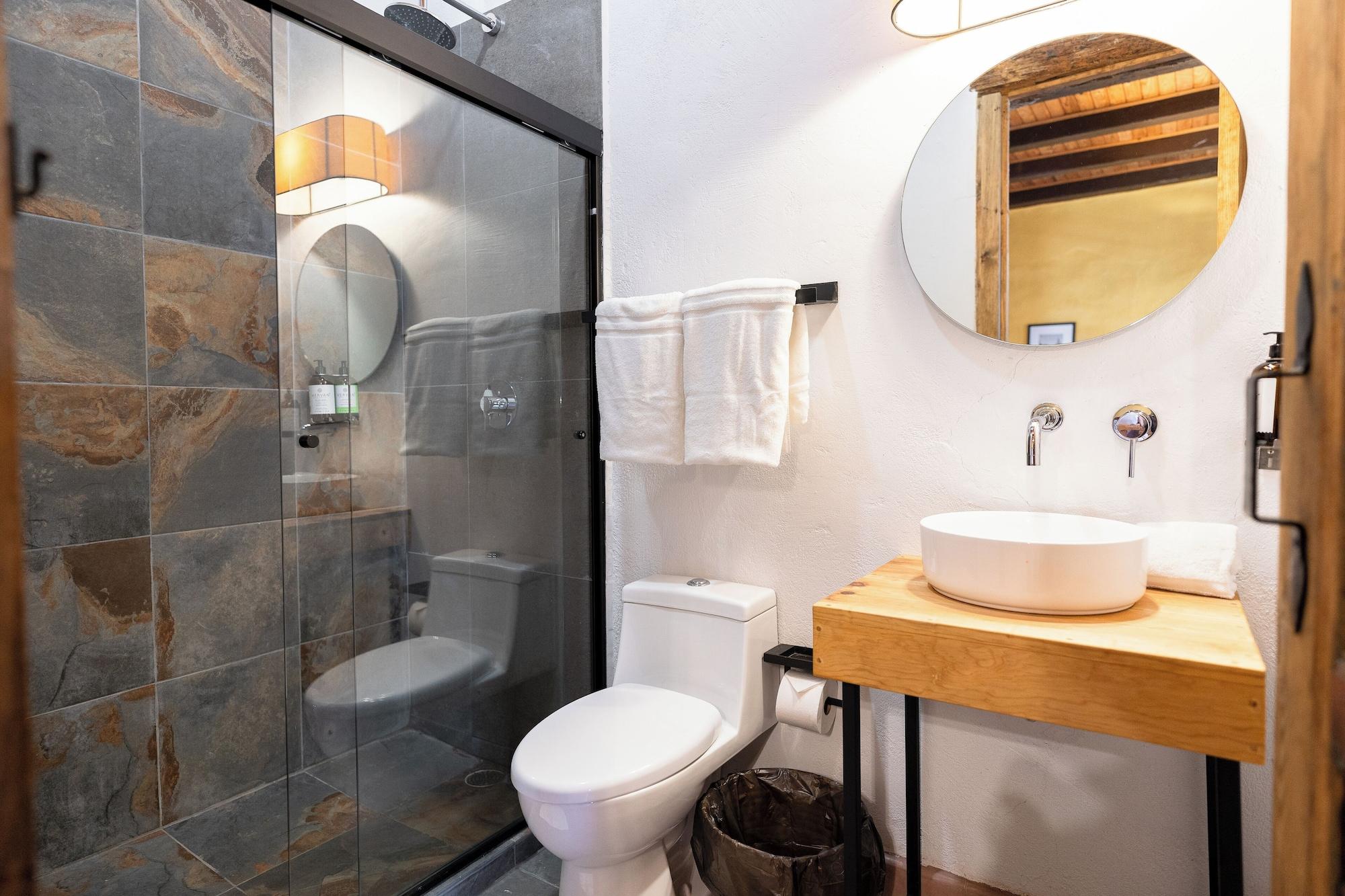 Equipamiento de Habitación CASA MADERO