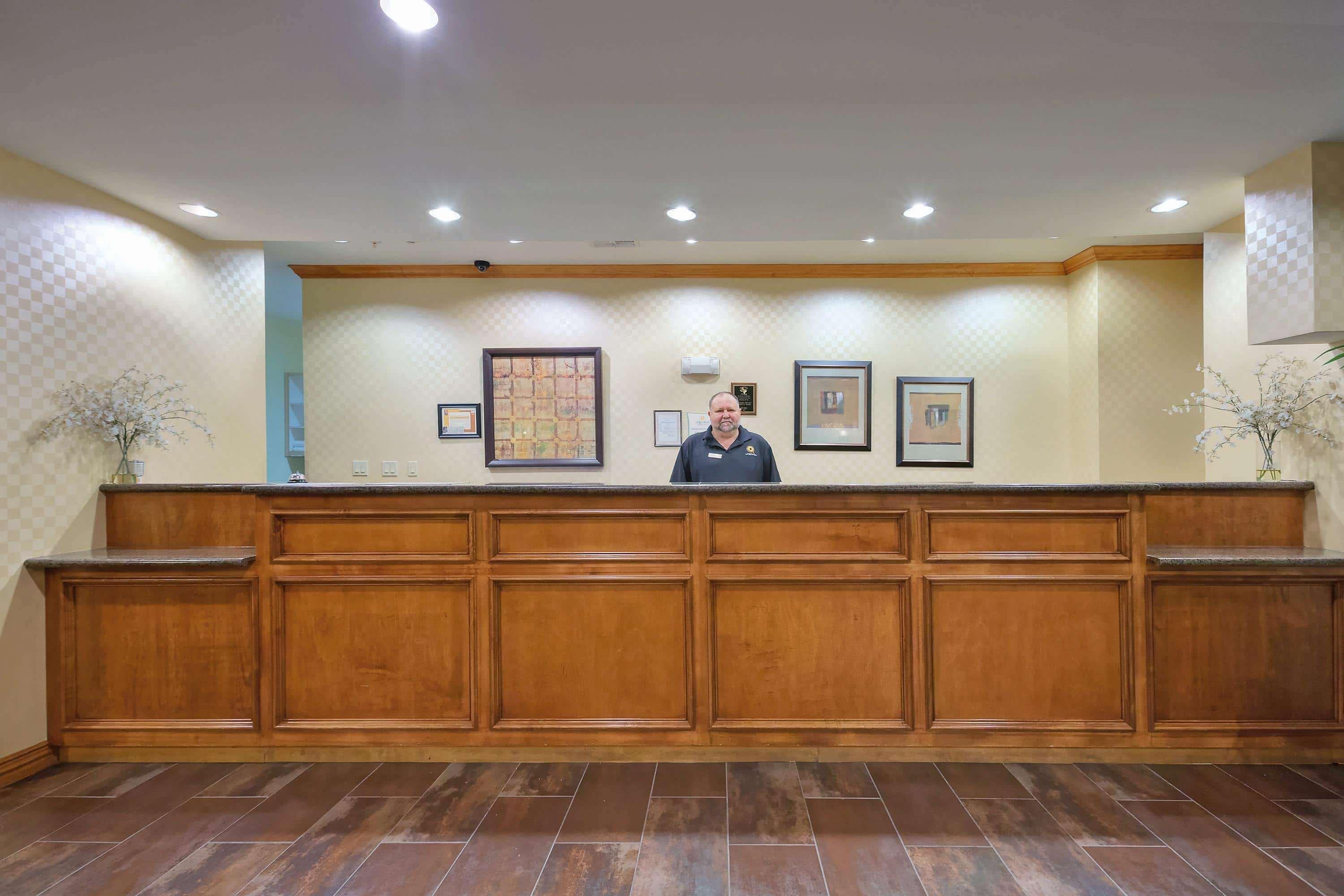 Vista Lobby La Quinta Inn & Suites By Wyndham Cleburne