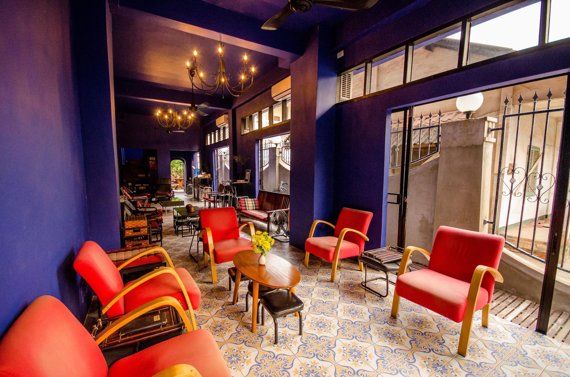 Vista Lobby Moonlight Champa
