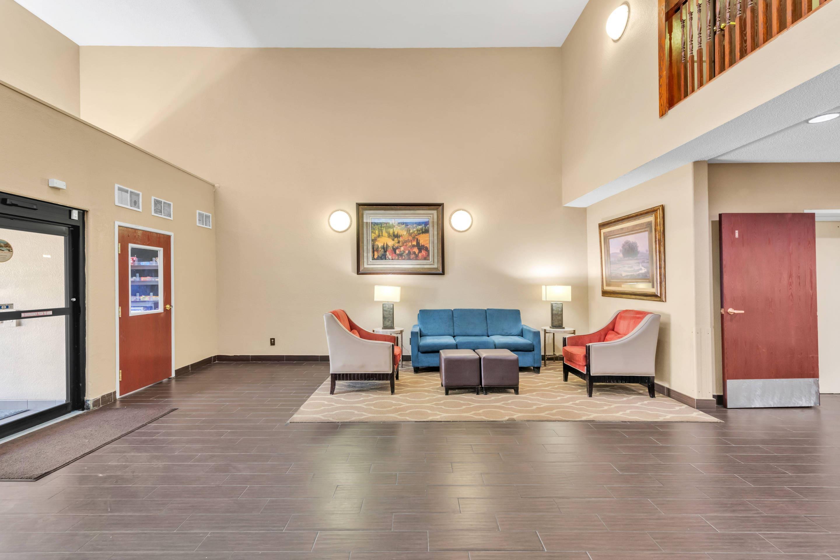 Vista Lobby Comfort Suites Lakewood - Denver