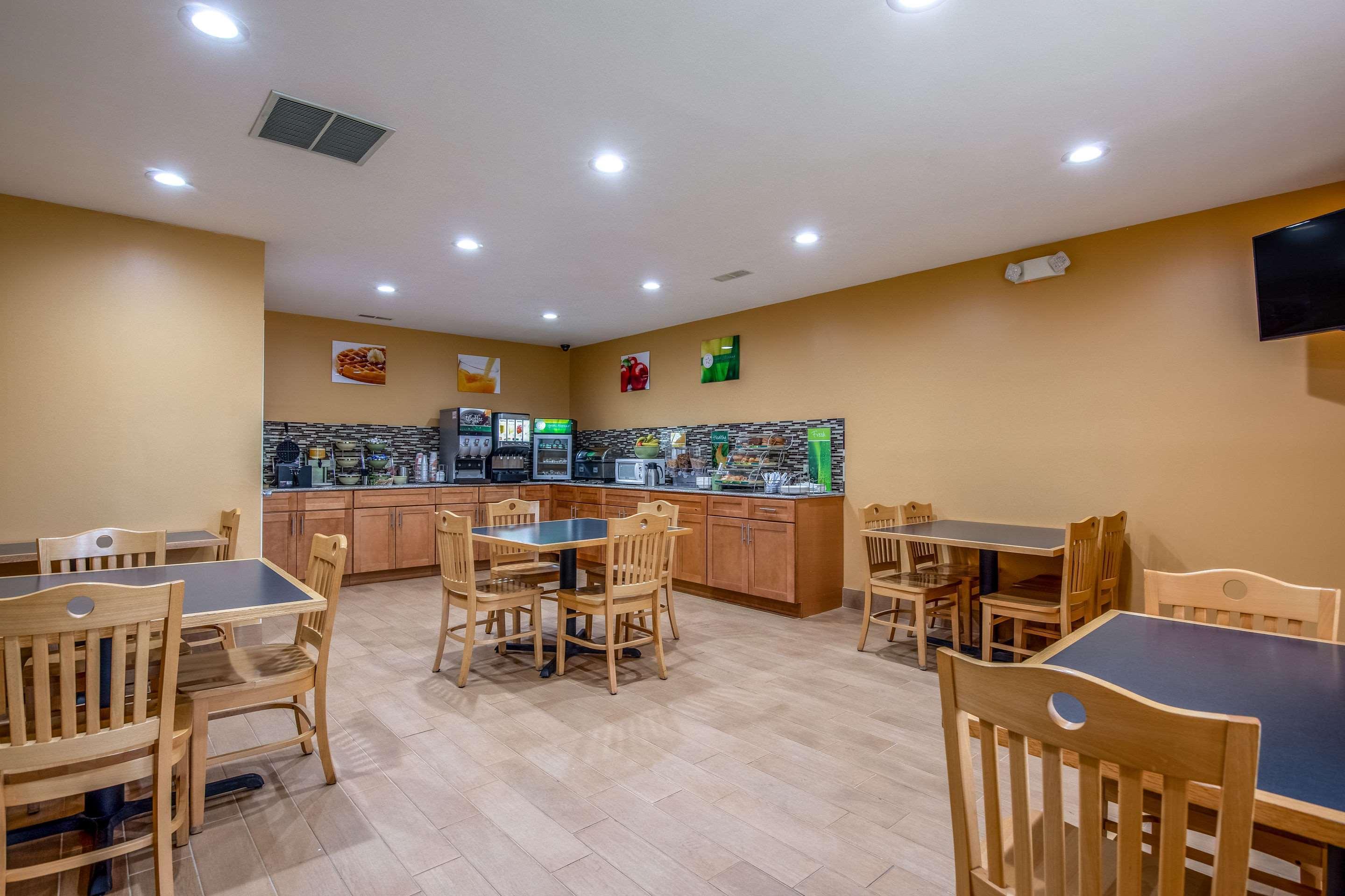 Restaurant Quality Inn Tully I-81