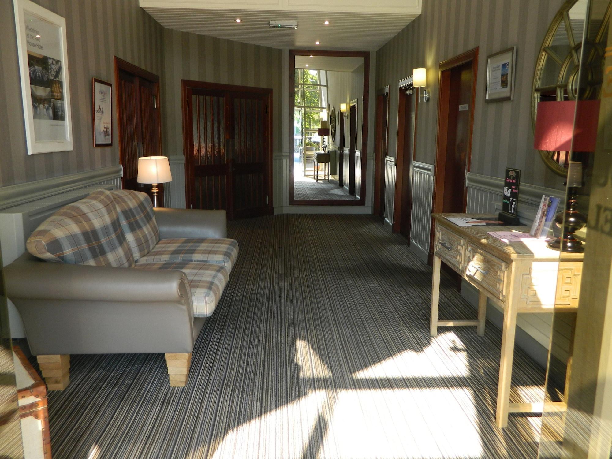 Vista Lobby Red House Hotel