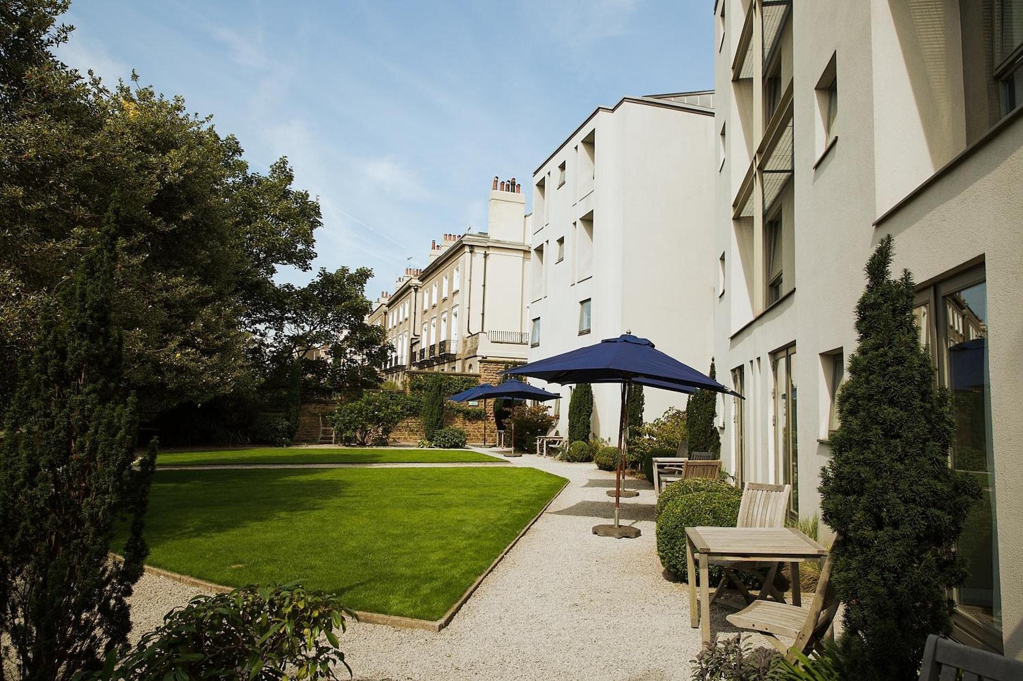 Vista Exterior Hart's Hotel