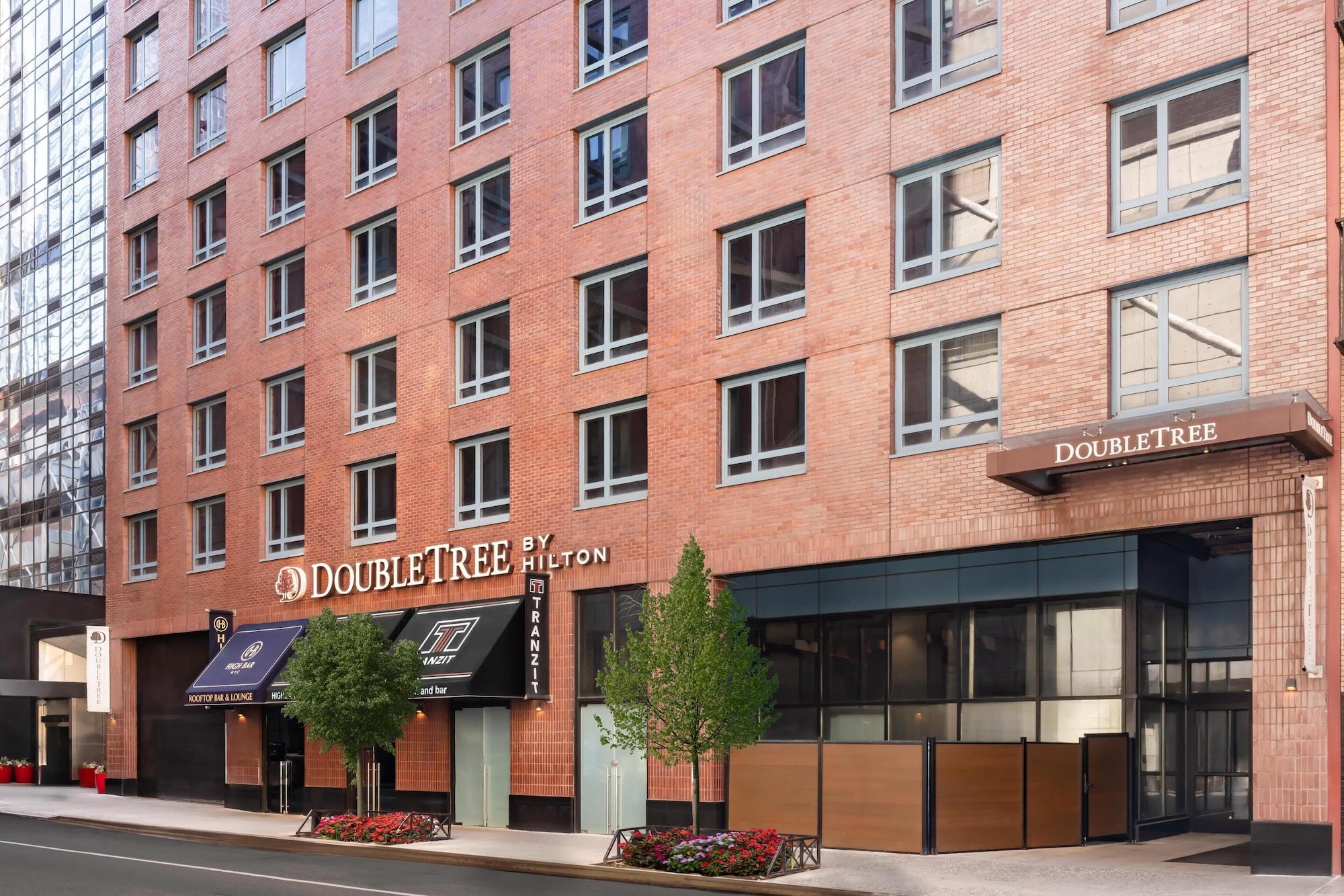 Vista Exterior DoubleTree by Hilton New York Times Square West