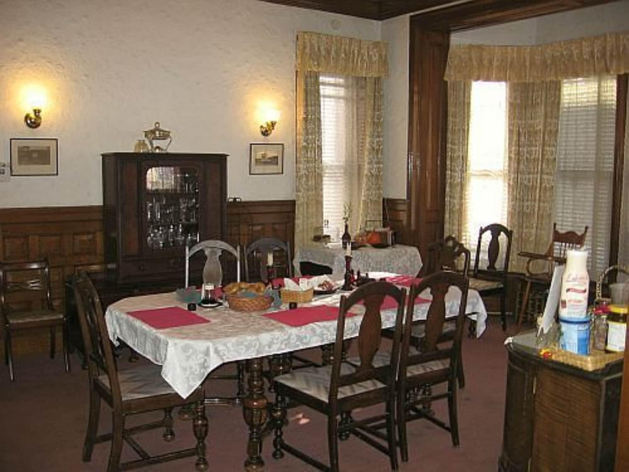 Restaurant Olde Judge Mansion