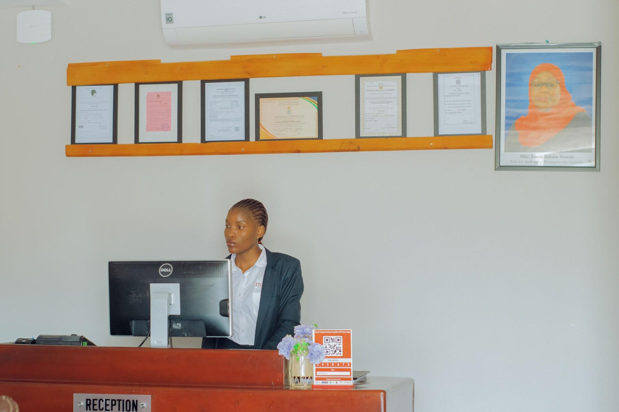 Vista Lobby Inoga Luxury Hotel