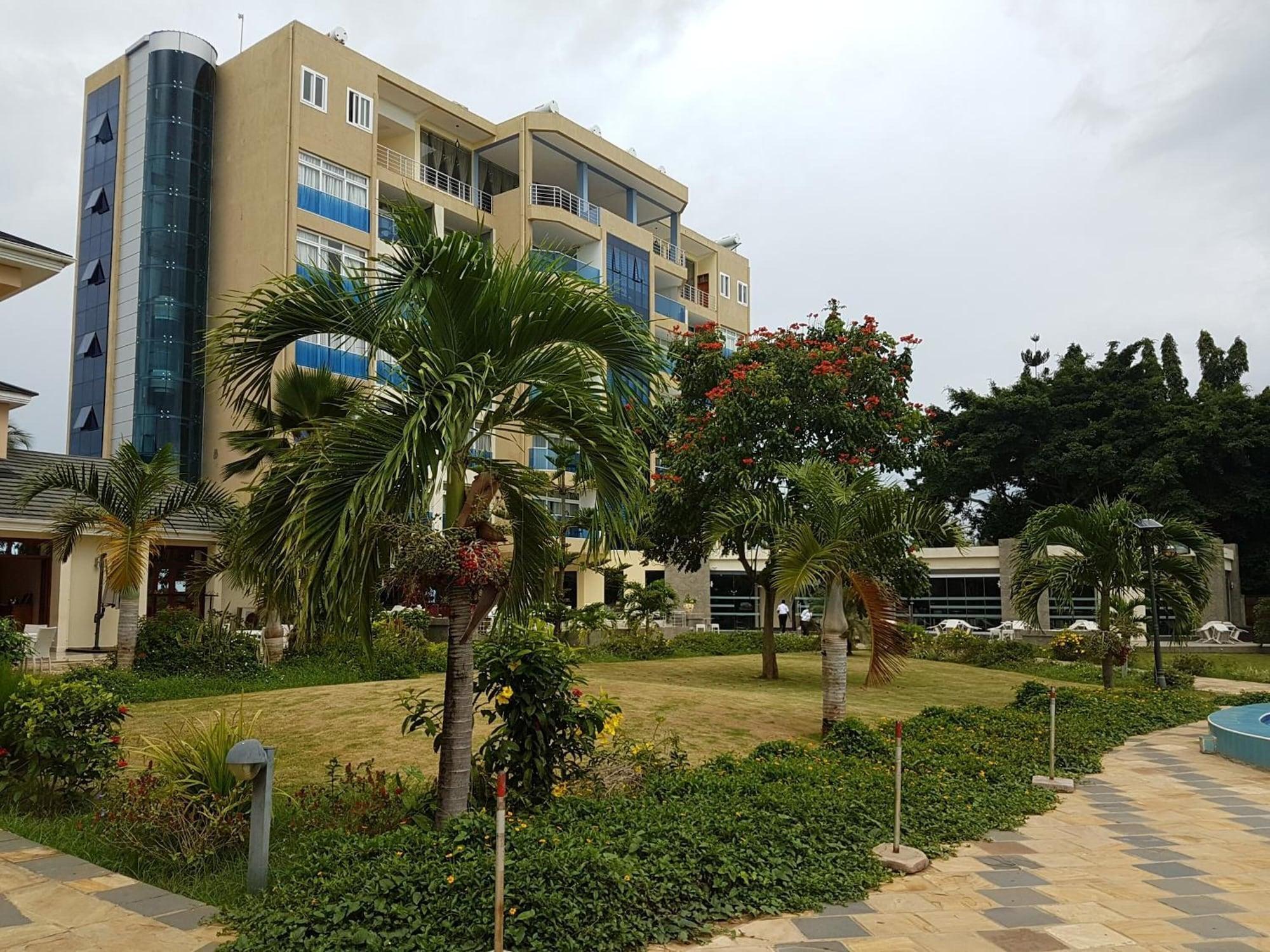 Vista Exterior Tanga Beach Resort & Spa