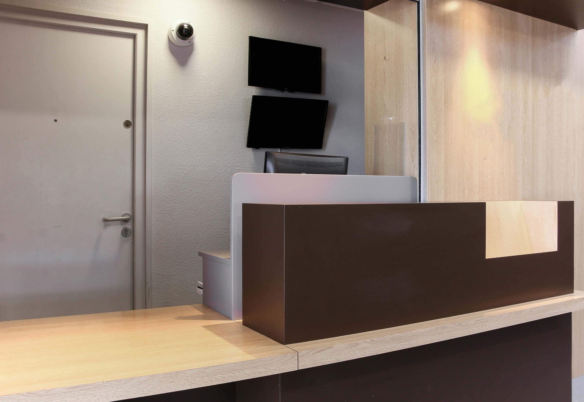 Vista Lobby B&B HOTEL Fréjus Roquebrune-sur-Argens