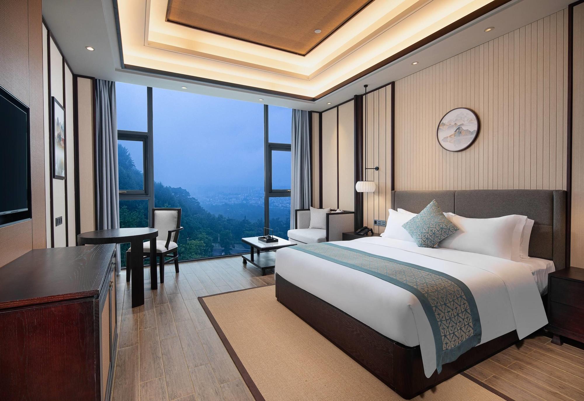 Varios Ramada by Wyndham Xianning Xishan Mountain