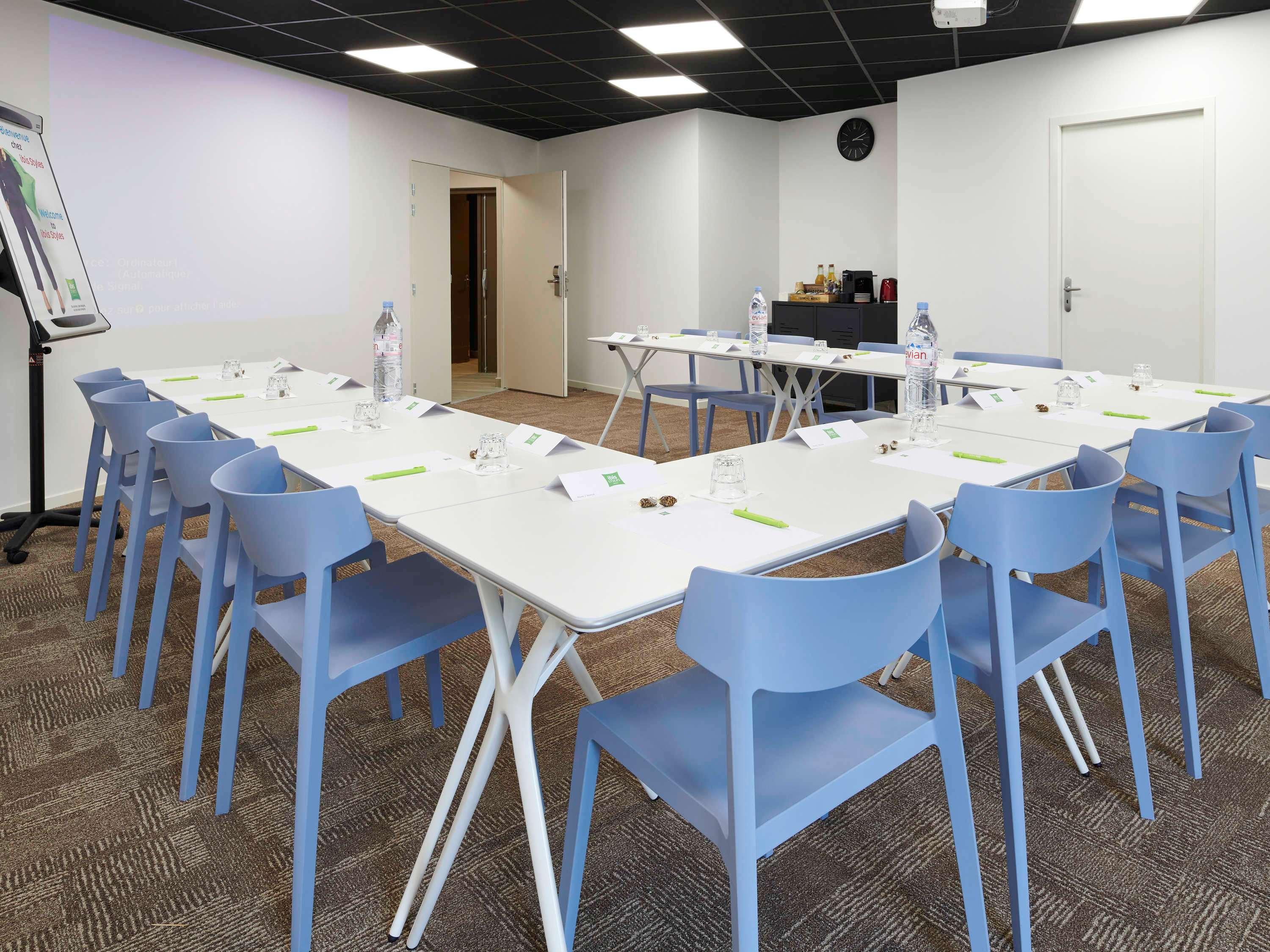 Centro de Negocios ibis Styles Dax Miradour