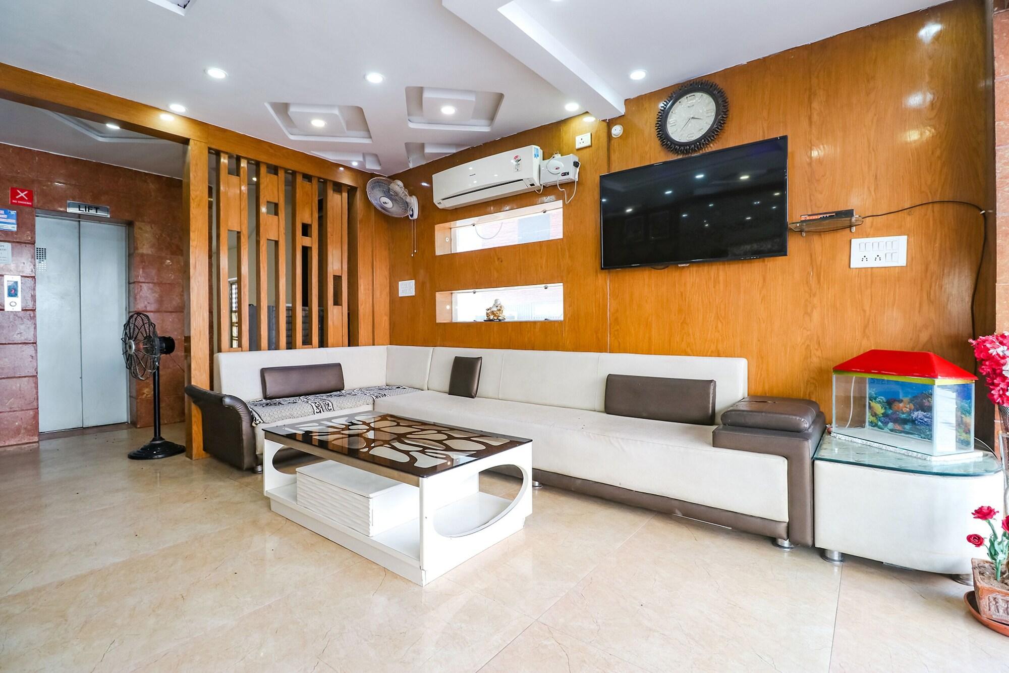 Vista Lobby Fabhotel Nandgiri Palace
