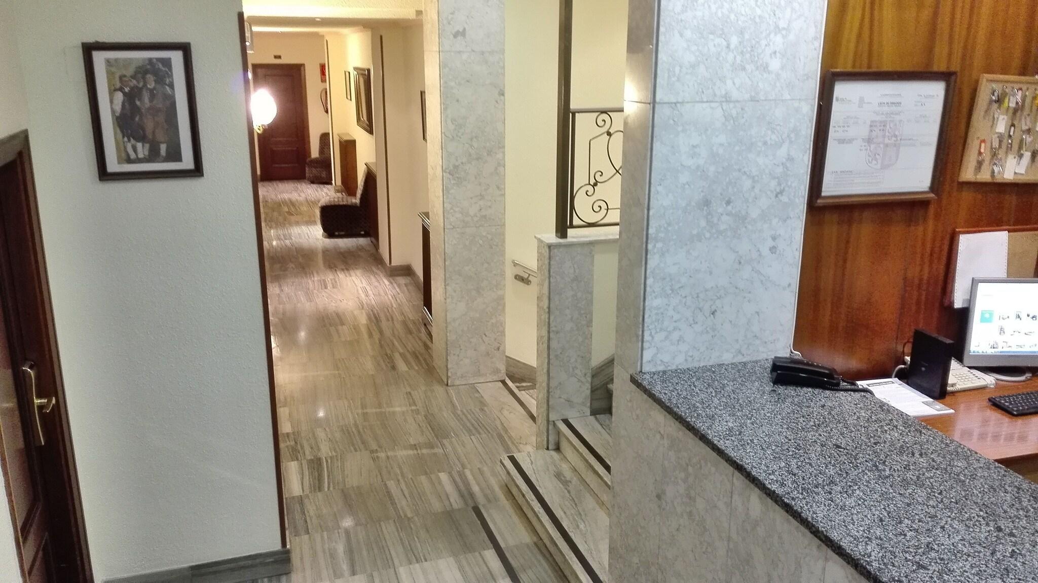Vista Lobby Hotel Castellano Centro
