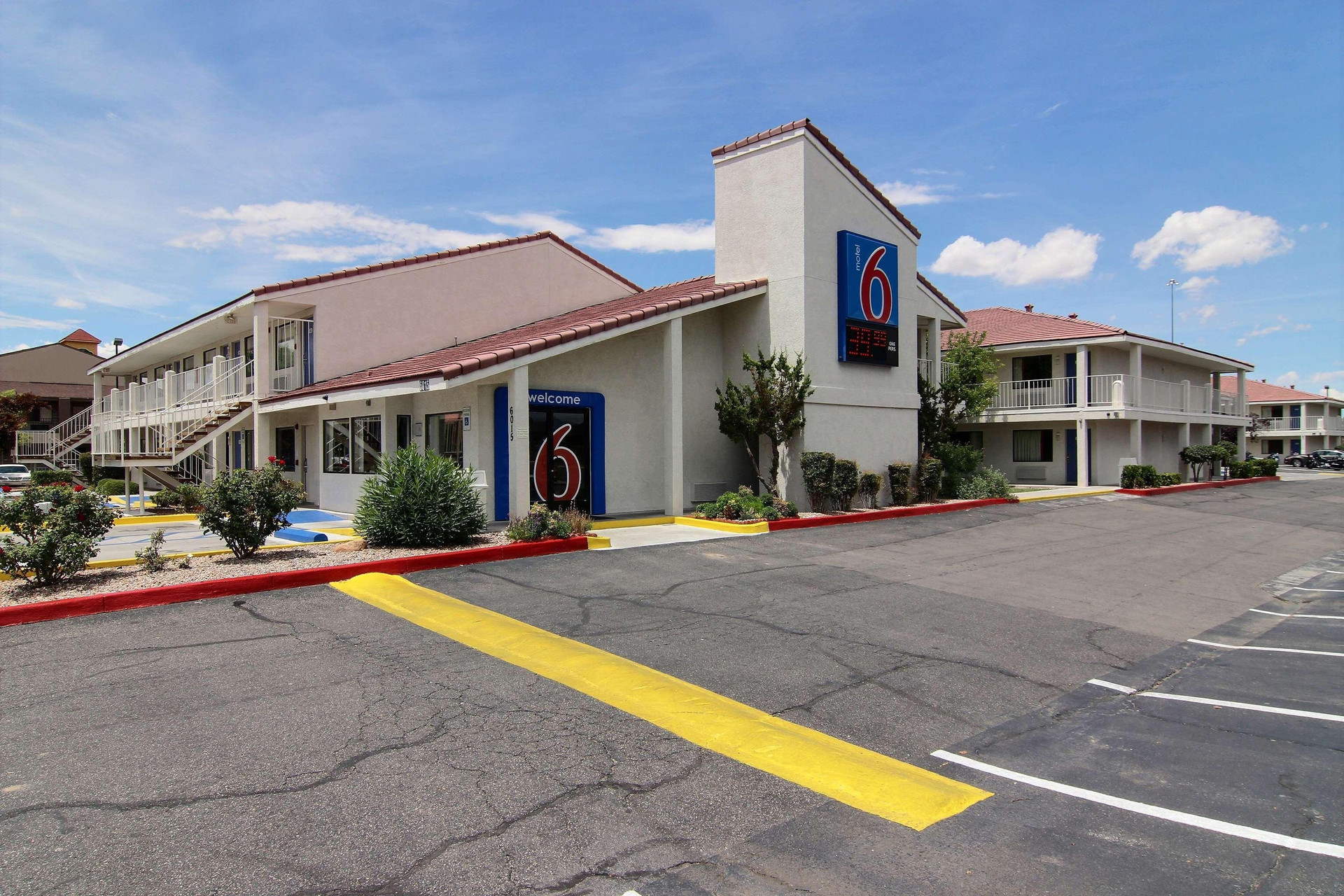 Vista Exterior Motel 6 Albuquerque, NM - Coors Road