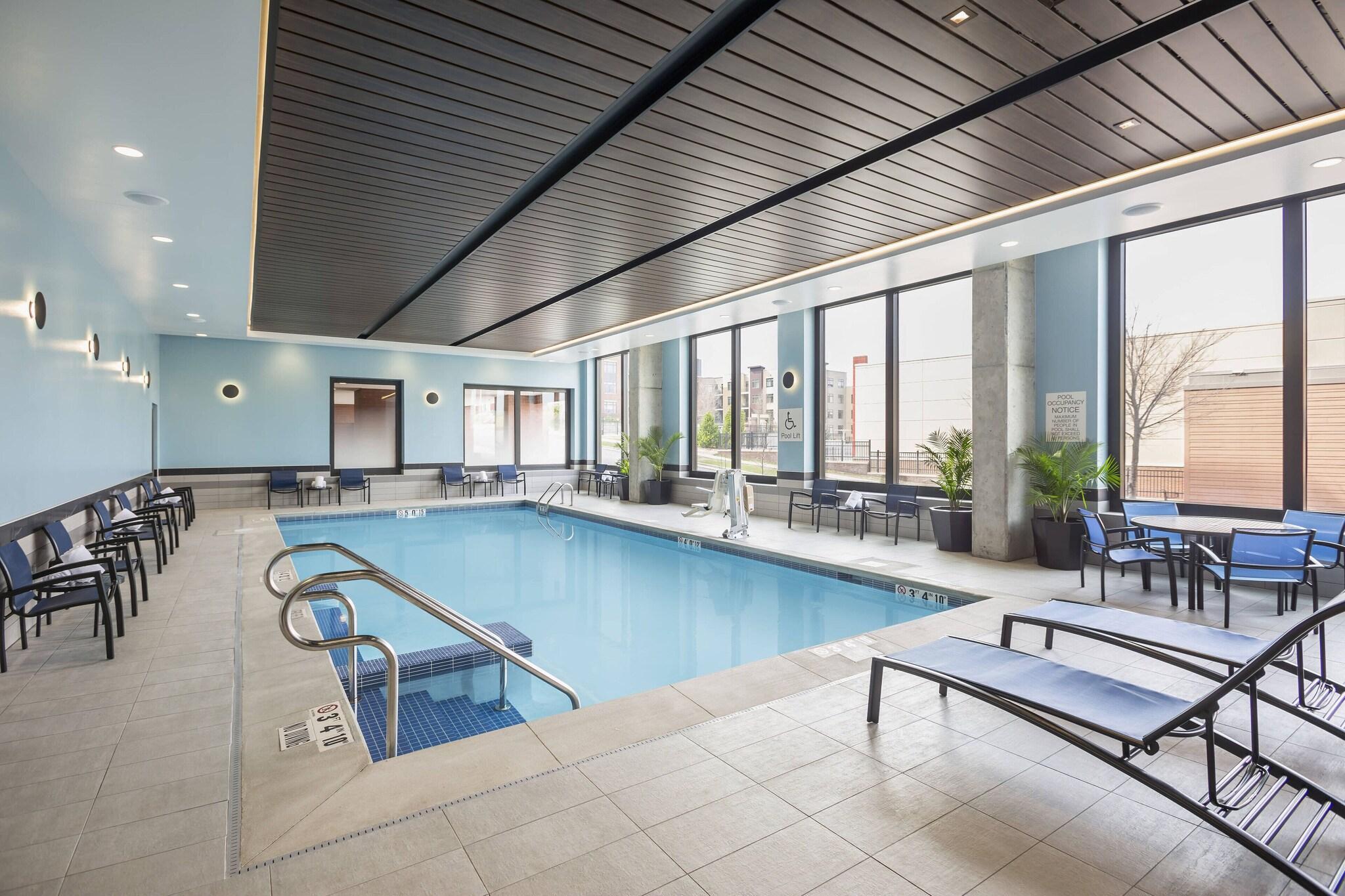 Vista Piscina SpringHill Suites by Marriott Madison
