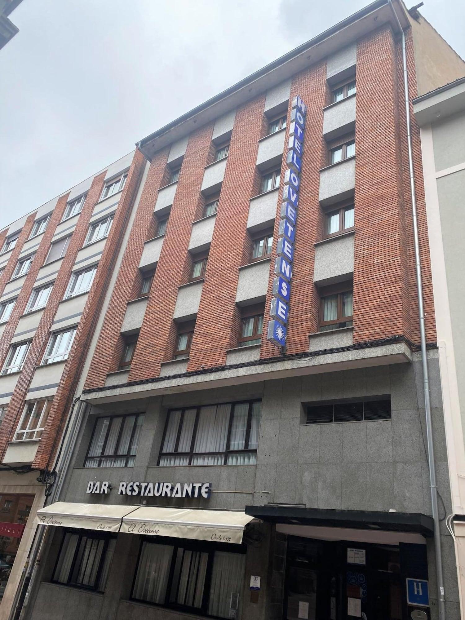 Vista Exterior Hotel Ovetense