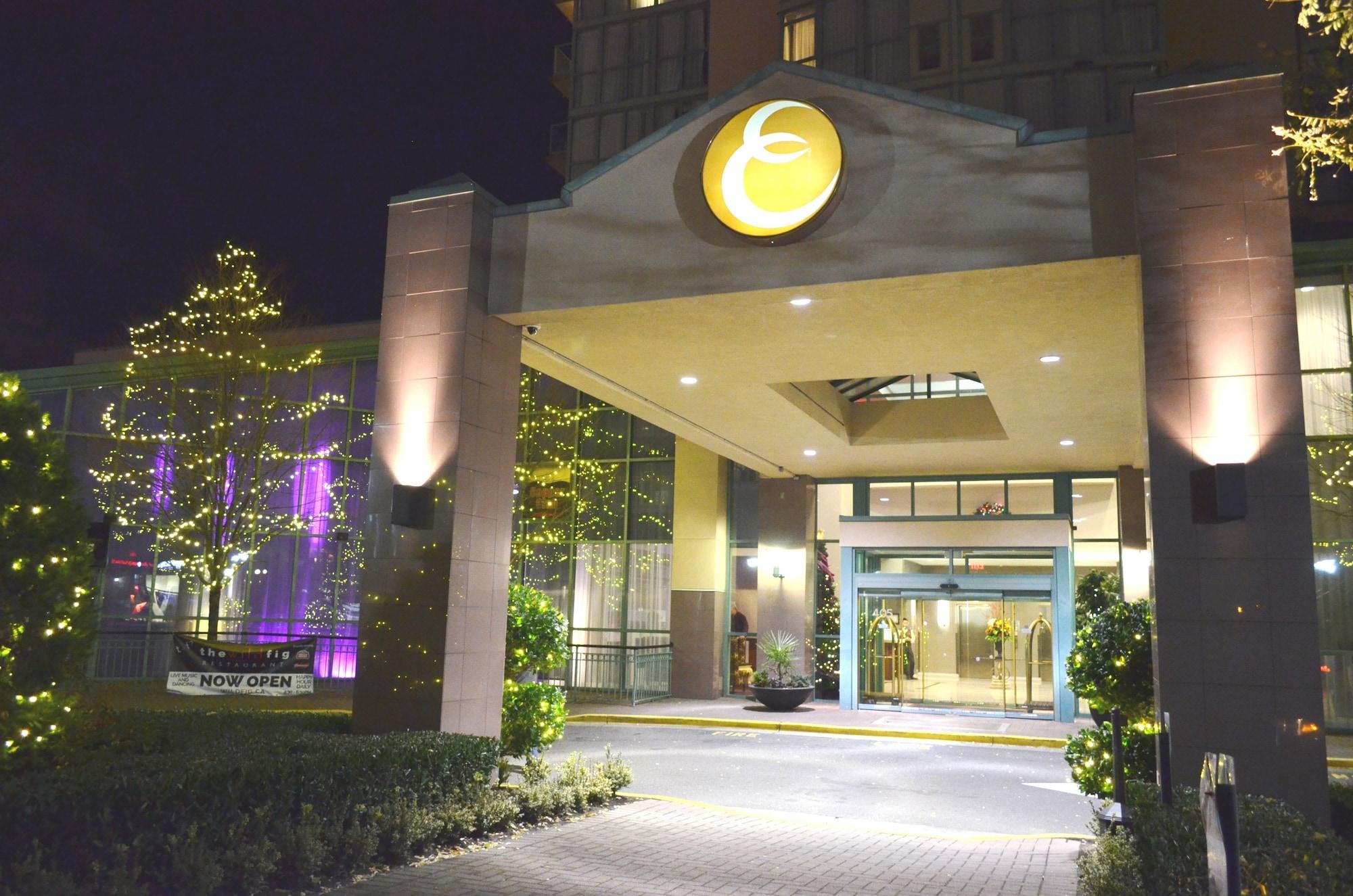 Vista Exterior Executive Plaza Hotel Metro Vancouver