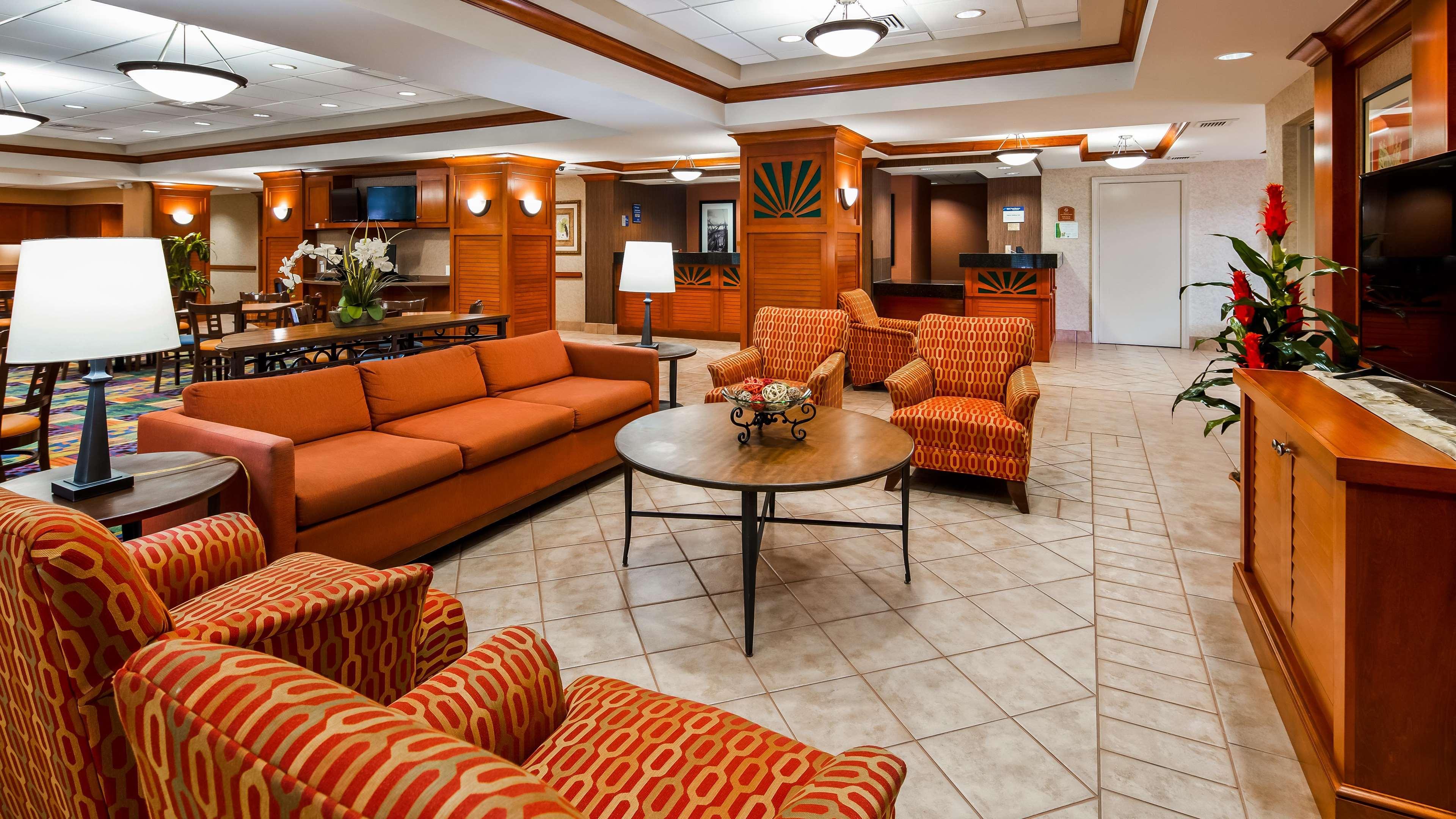 Vista Lobby Best Western Plus Kendall Hotel & Suites