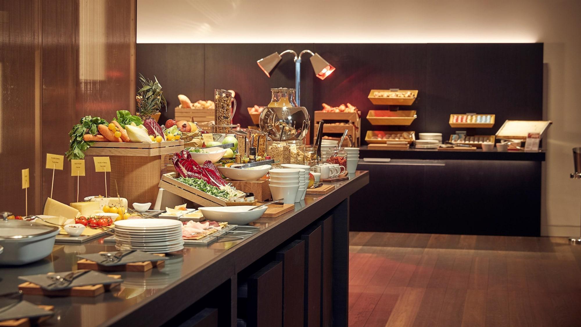 Restaurant Hilton Lake Como