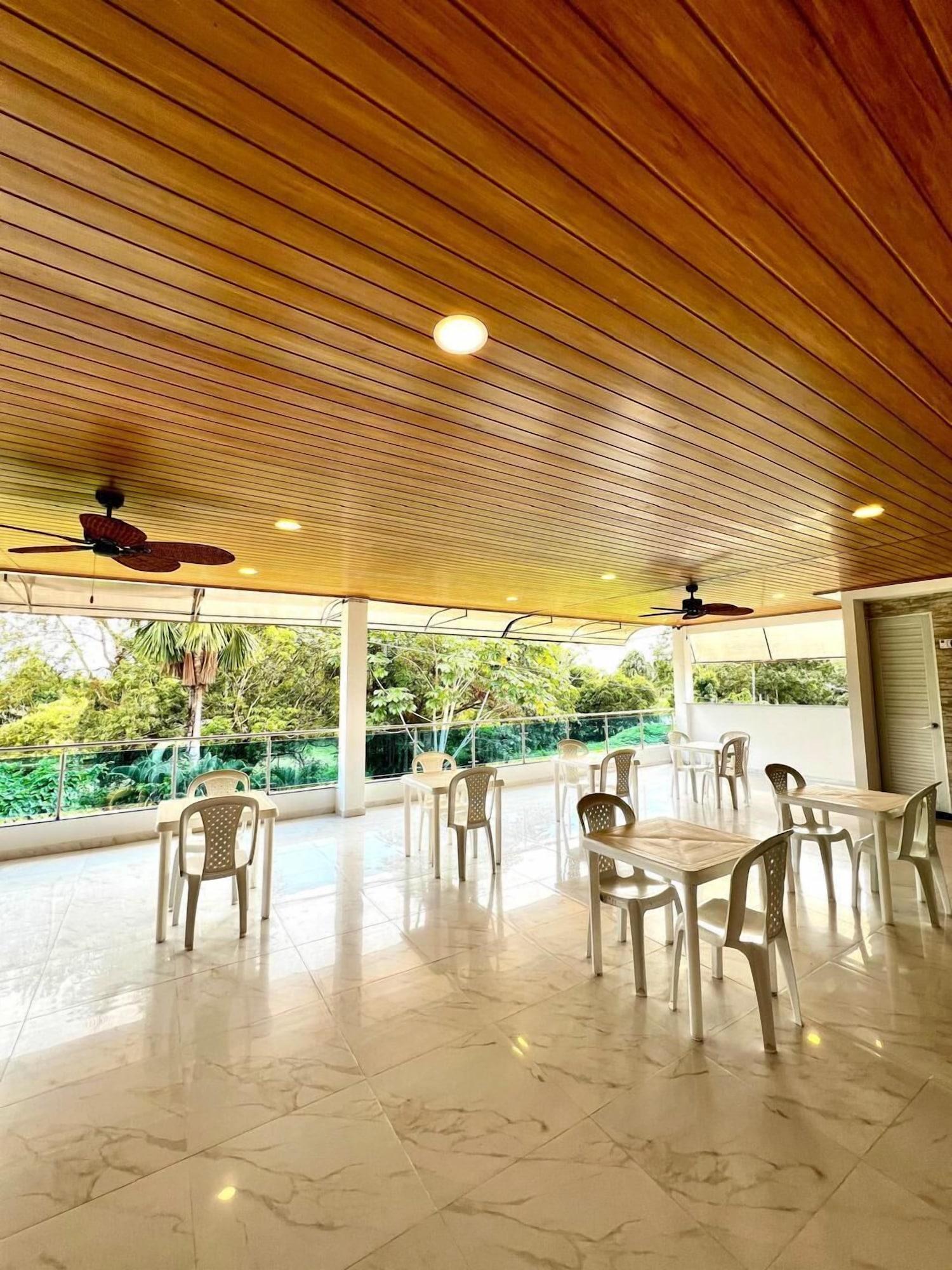 Restaurant hotel paraiso salvaje