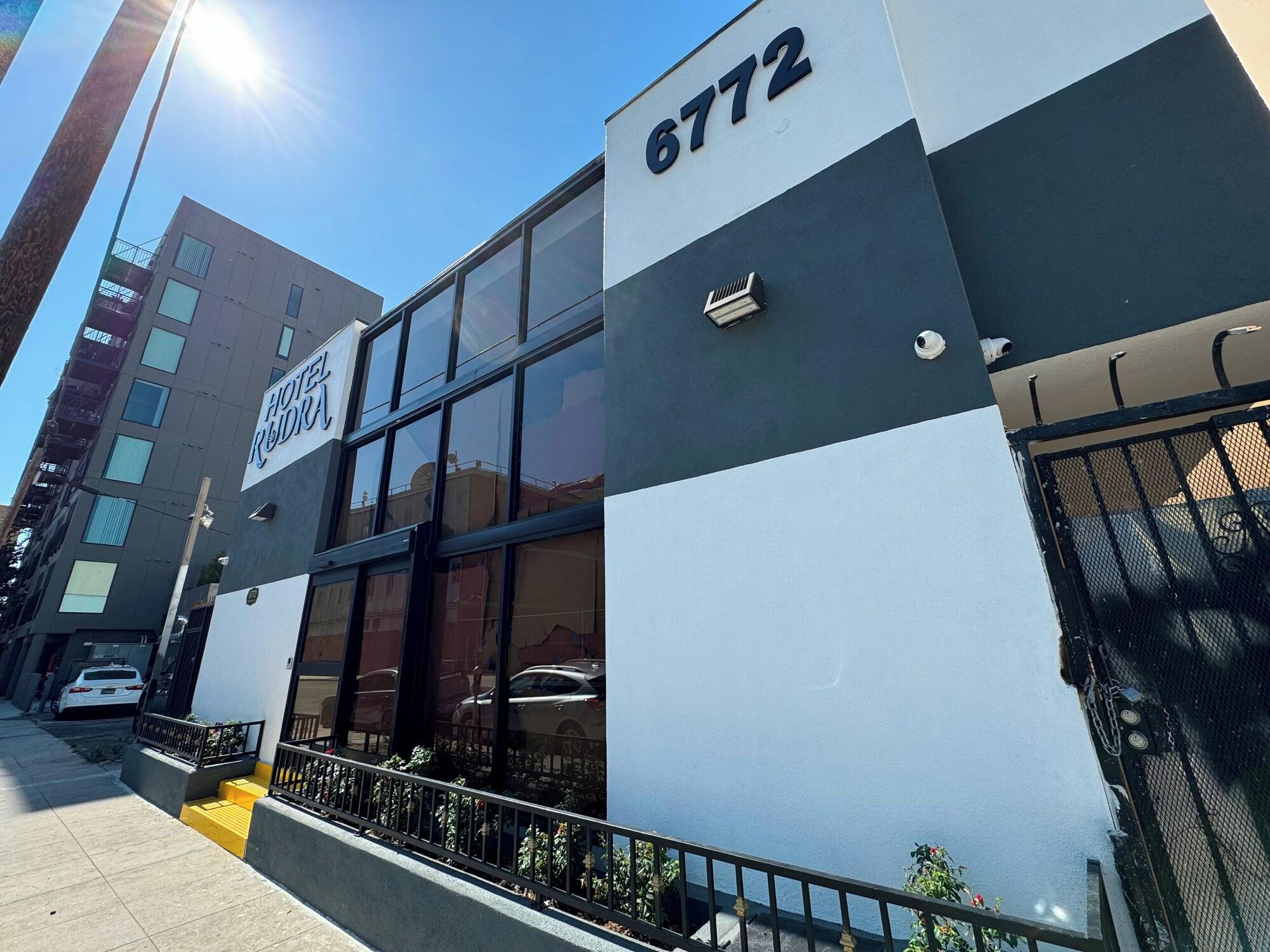 Vista Exterior Hotel Rudra - Hollywood