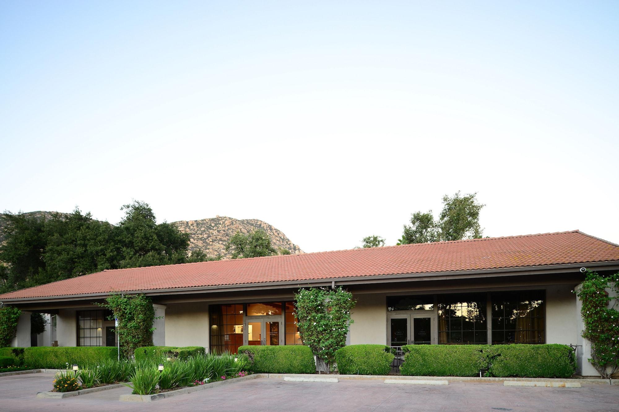Vista Exterior Riviera Oaks Resort