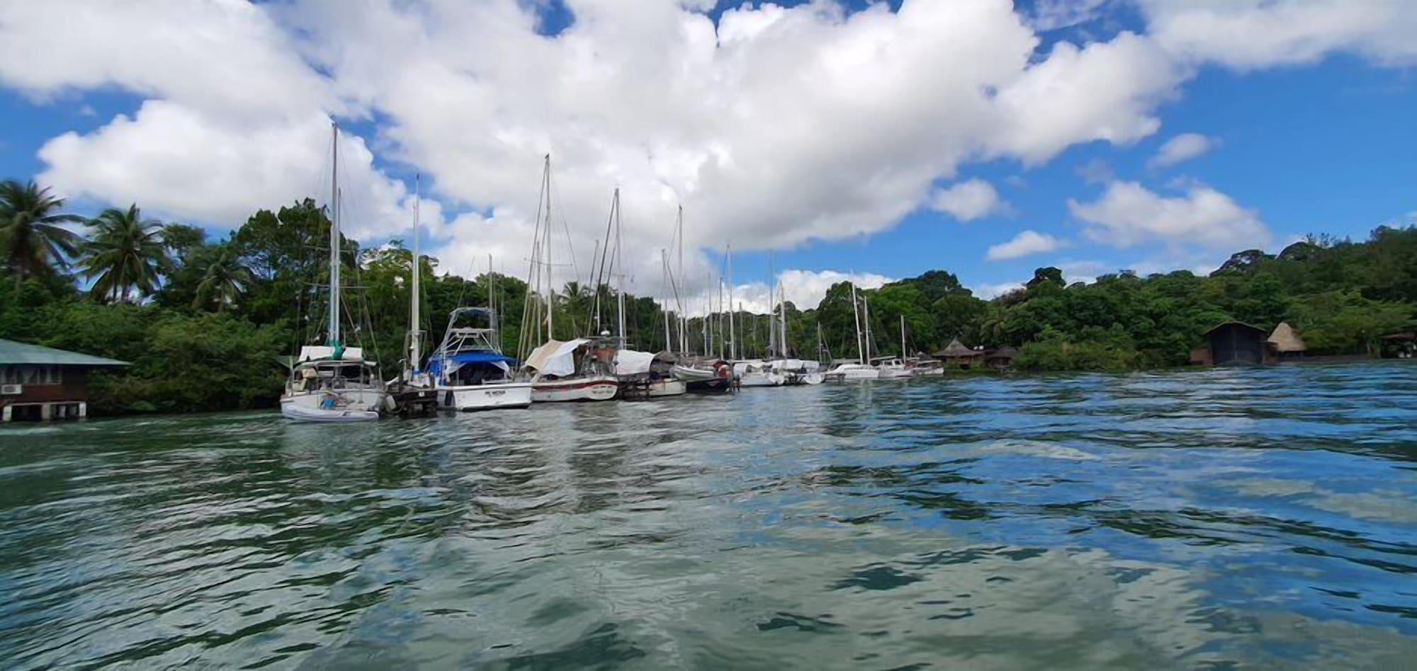 Varios Hotel Catamaran