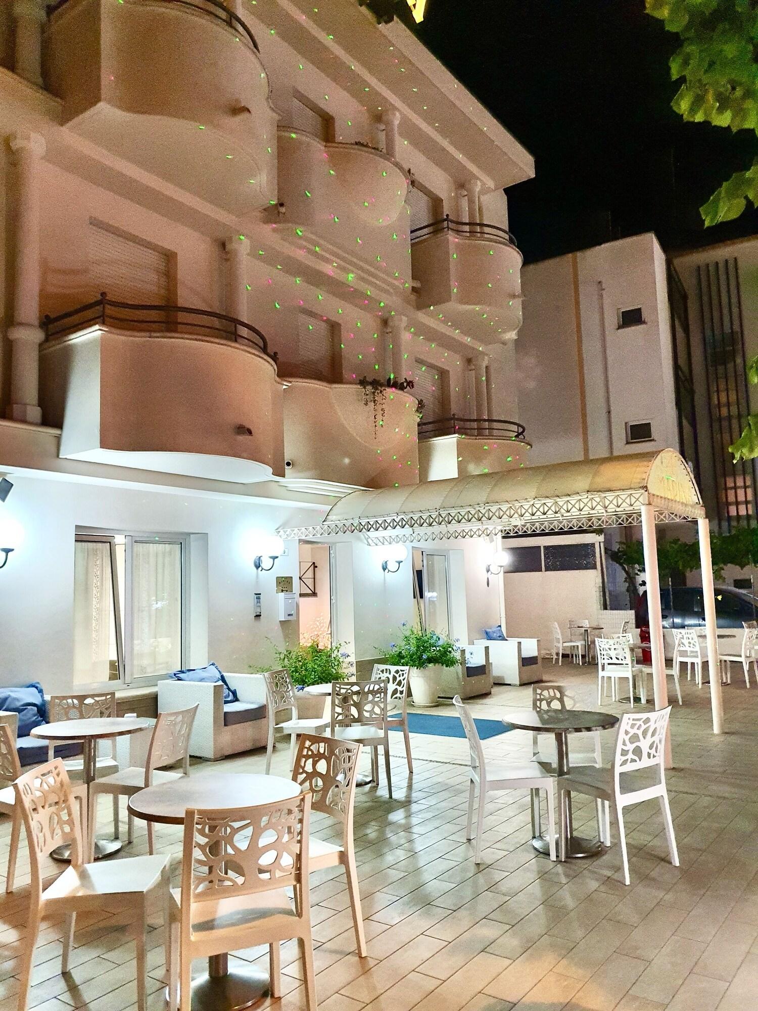 Vista Exterior Hotel Marina