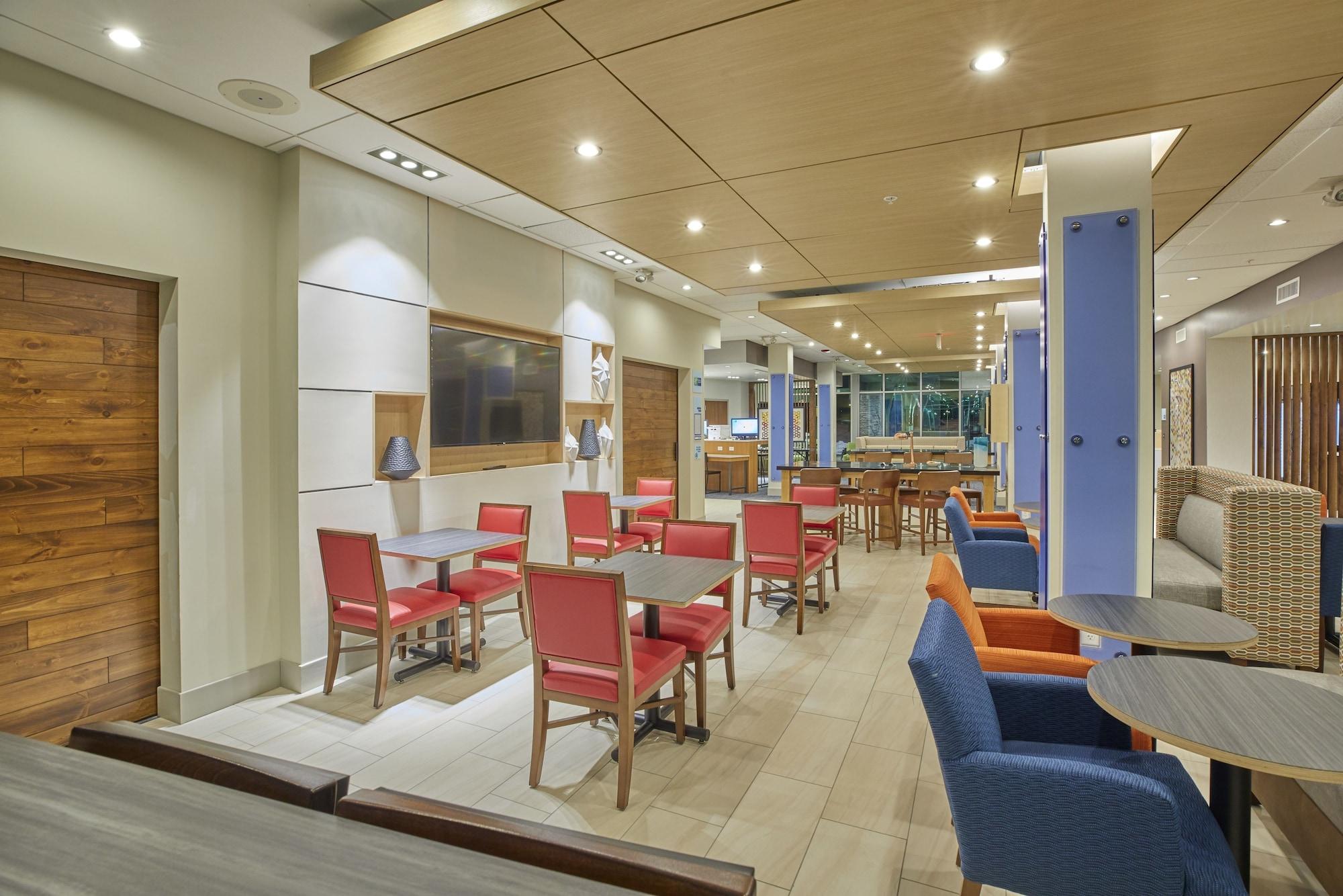 Vista Lobby Holiday Inn Express & Suites Hermiston Downtown by IHG