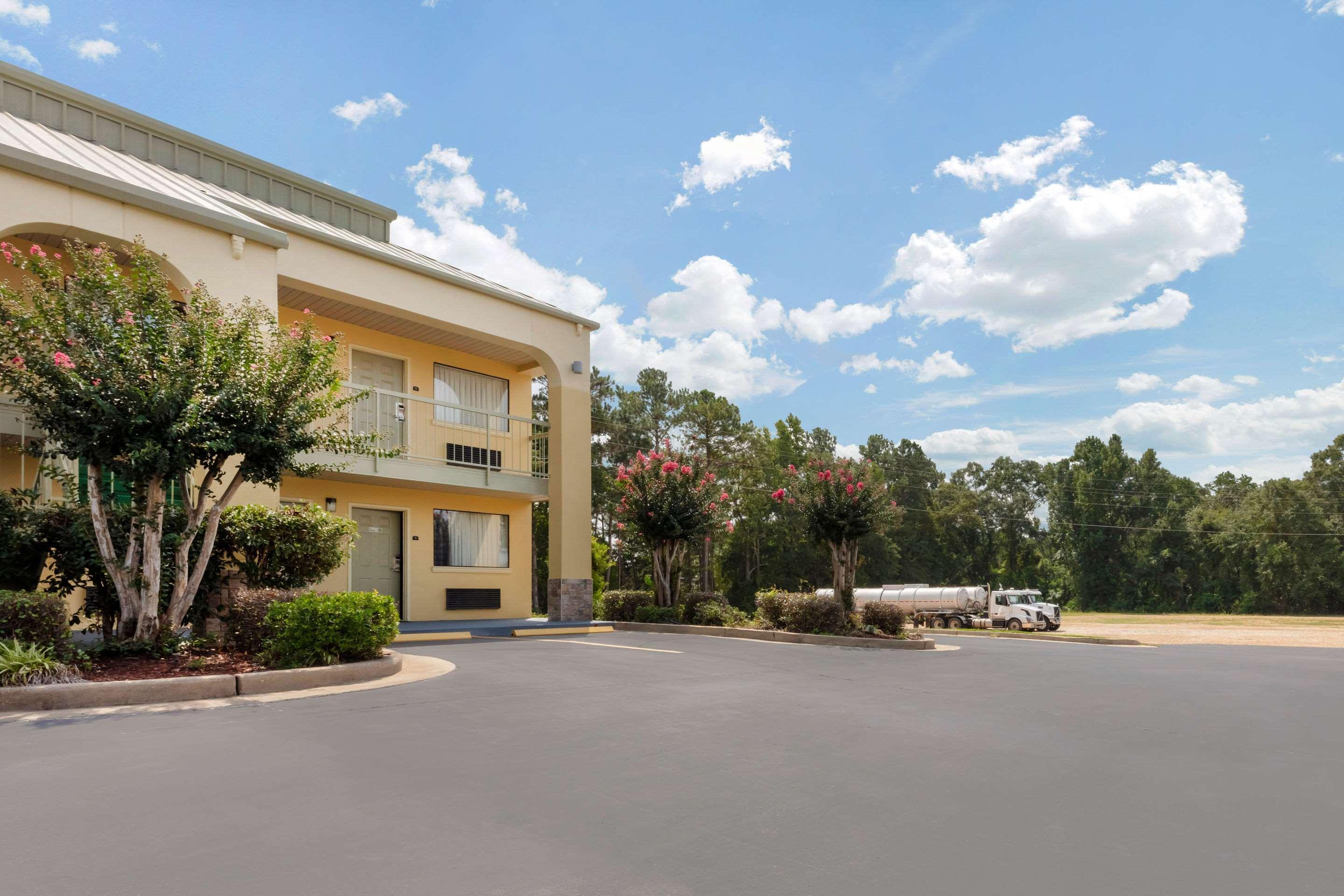 Vista Exterior Quality Inn McComb