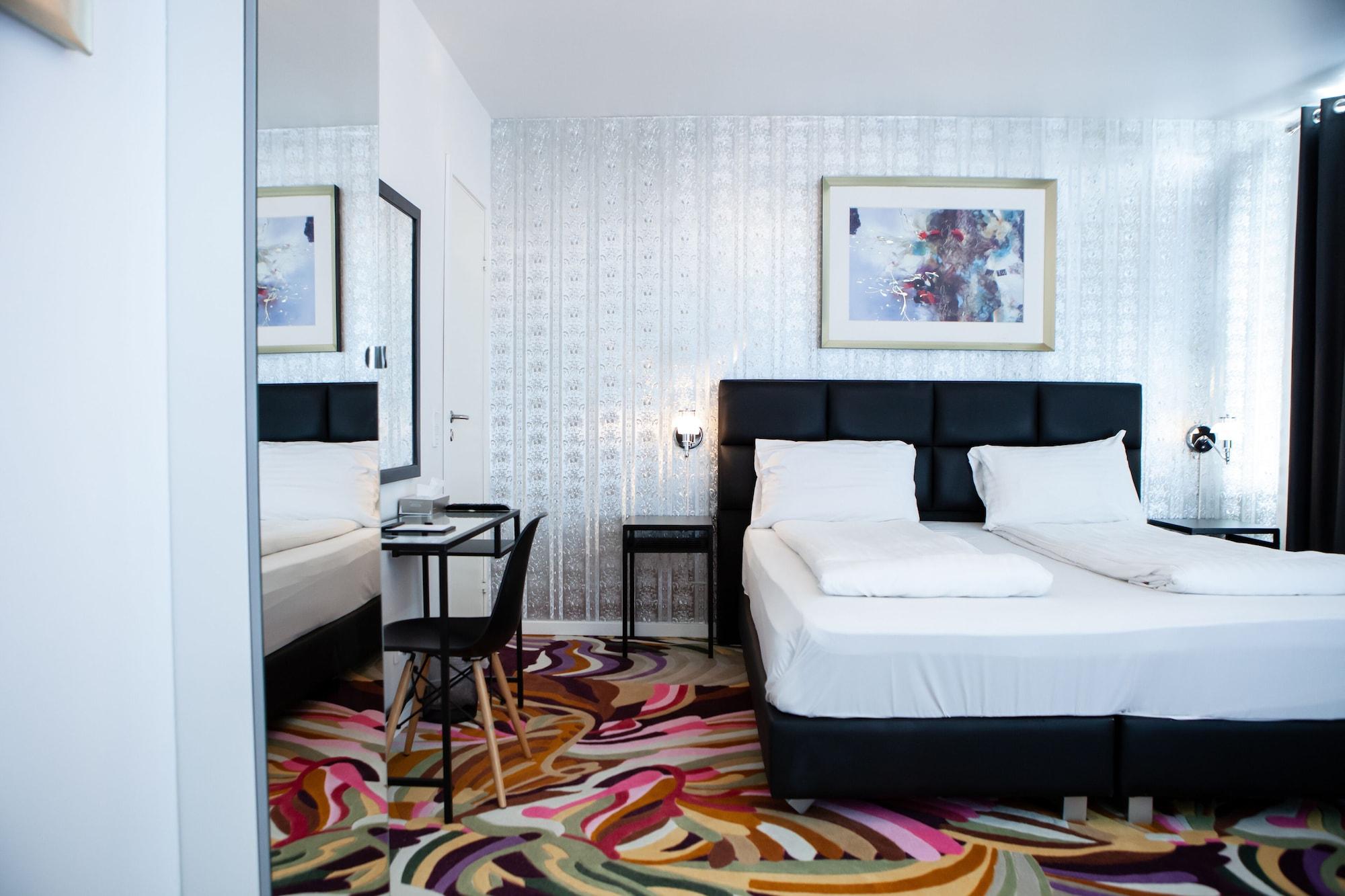 Varios A Hotels City