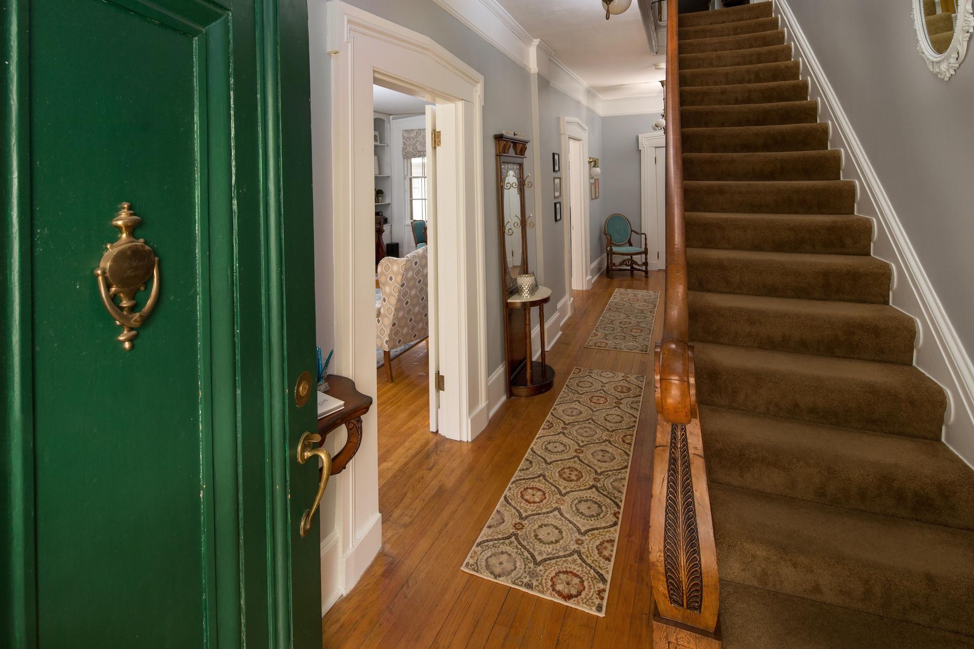 Varios Aldrich Guest House