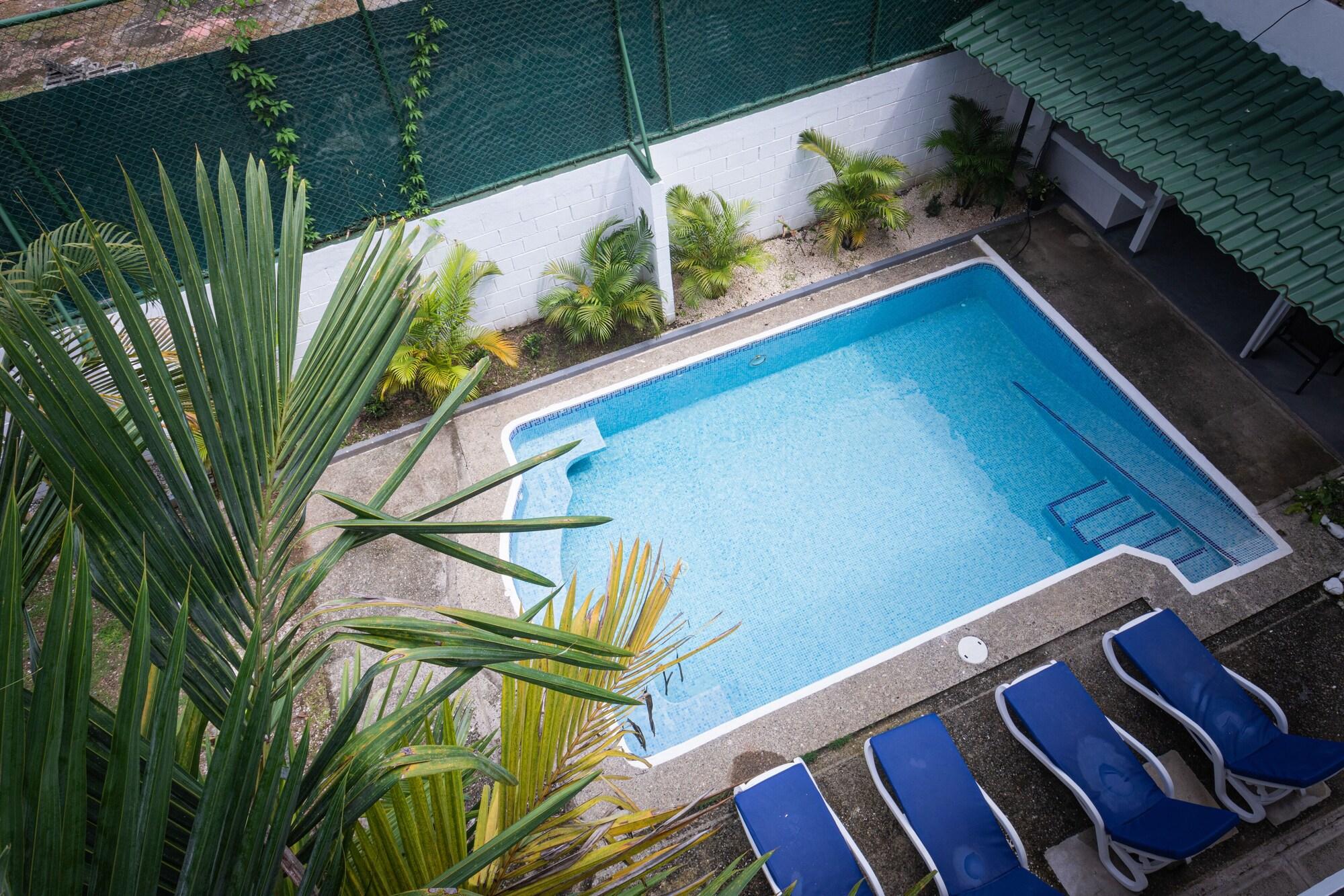 Vista Piscina Inn on the Park