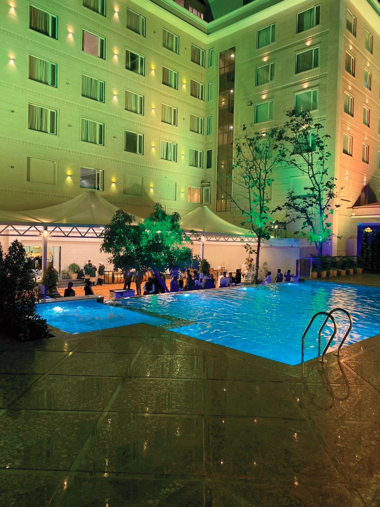 Vista Exterior Pride Hotel Bhopal