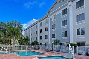 Alojamiento - Comfort Inn & Suites Sarasota I75