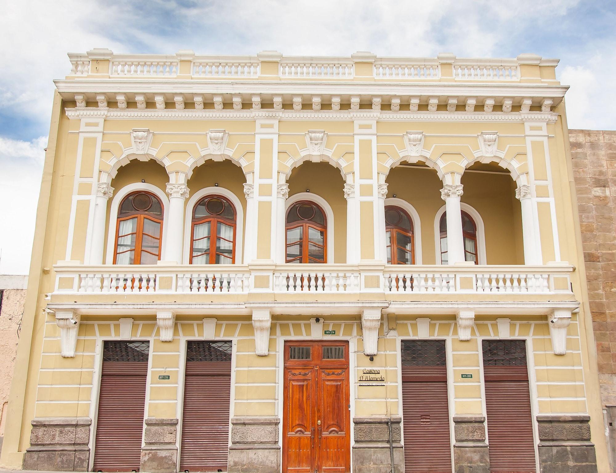 Vista Exterior Casona 1914 Quito - Gothic Cathedral View Rooftop