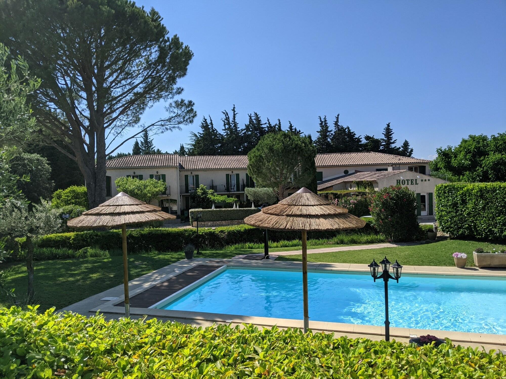 Varios Le Pradet Hotel