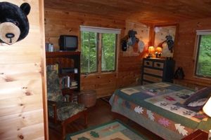 Alquiler Vacacional - Lakeside Cottage in the Pines with Huge Deck, 40-foot Dock, and Sunset Views