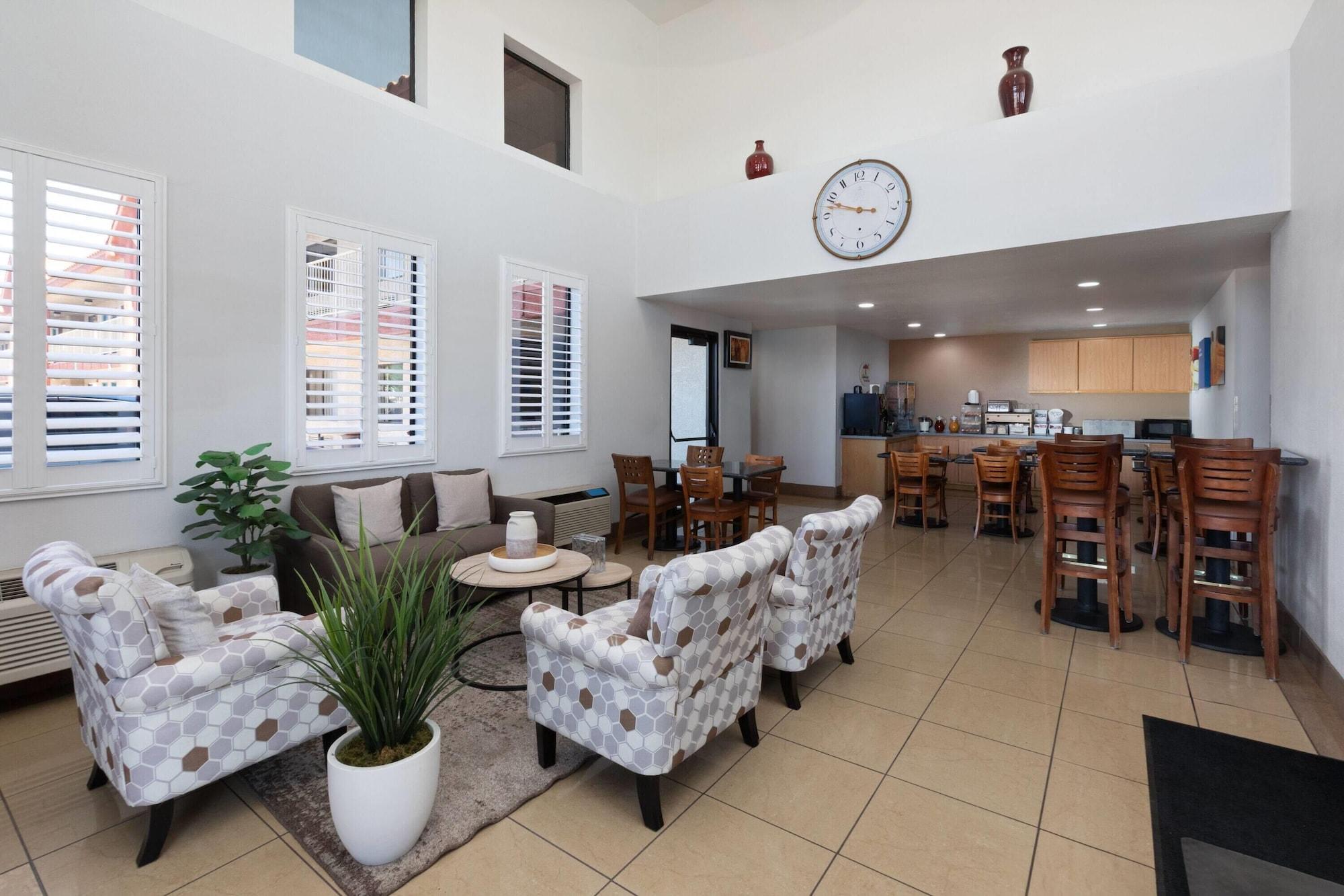 Vista Lobby Super 8 by Wyndham Tucson/Grant Road Area AZ