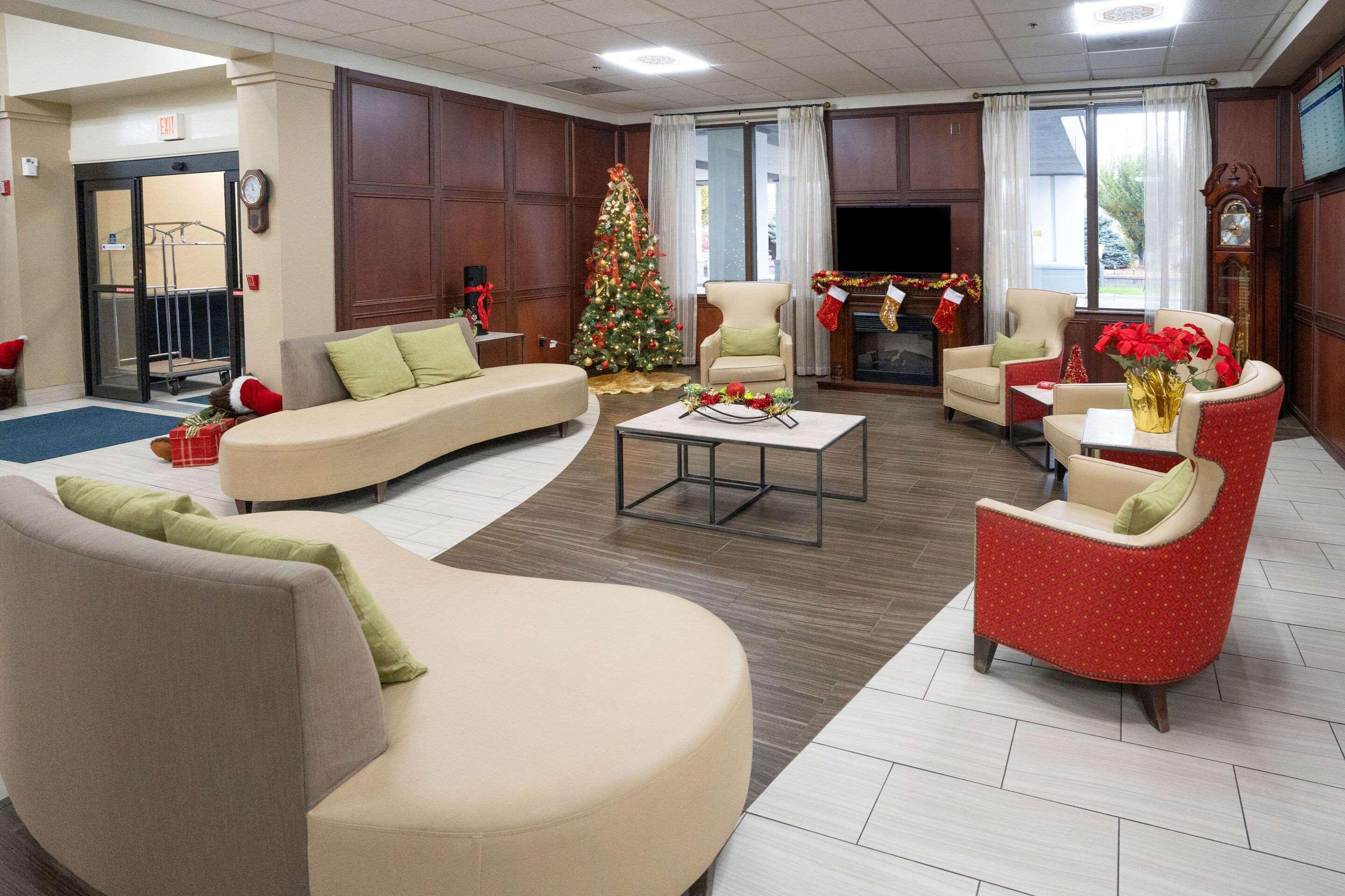 Vista Lobby Clarion Hotel Detroit Metro Airport