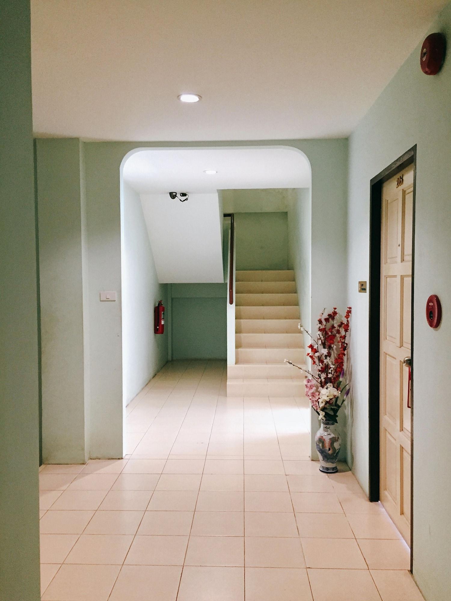 Varios Rawai Guesthouse