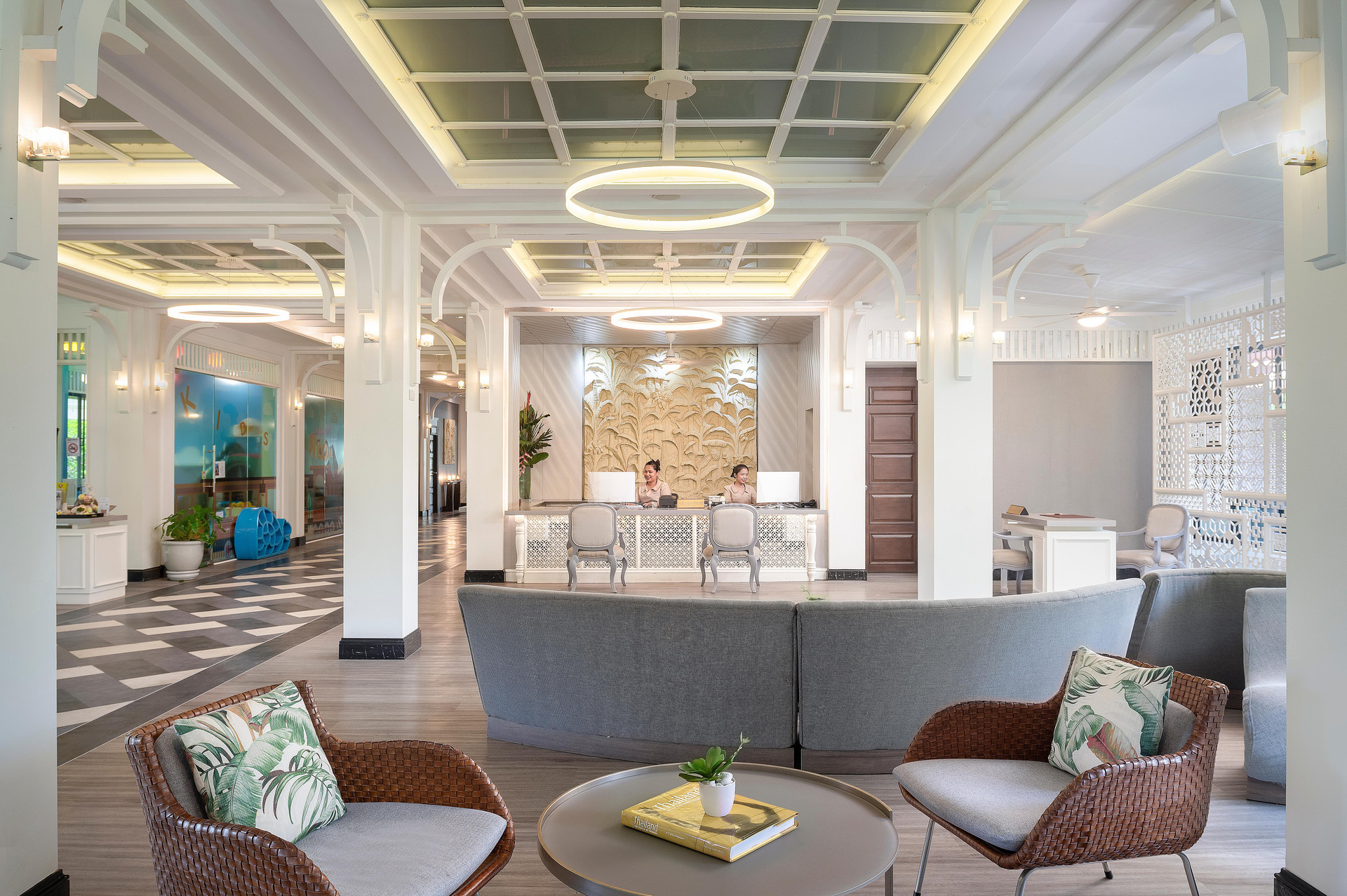 Vista Lobby Springfield Village Golf & Spa