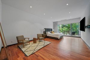 Alquiler Temporario - Chic Modern Retreat in the Heart of EHV With Heated Pool
