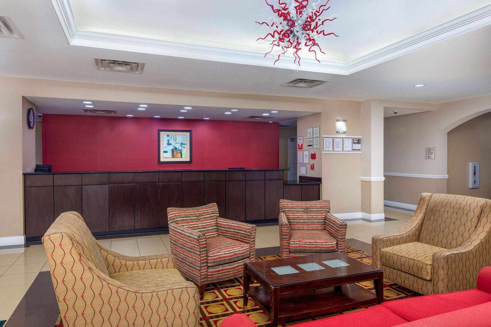 Vista Lobby La Quinta Inn & Suites by Wyndham Macon West