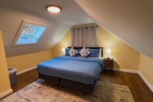 Alquiler Vacacional - Cozy Pet Friendly Home w/ Private Yard & King Bed - Near Wauwatosa