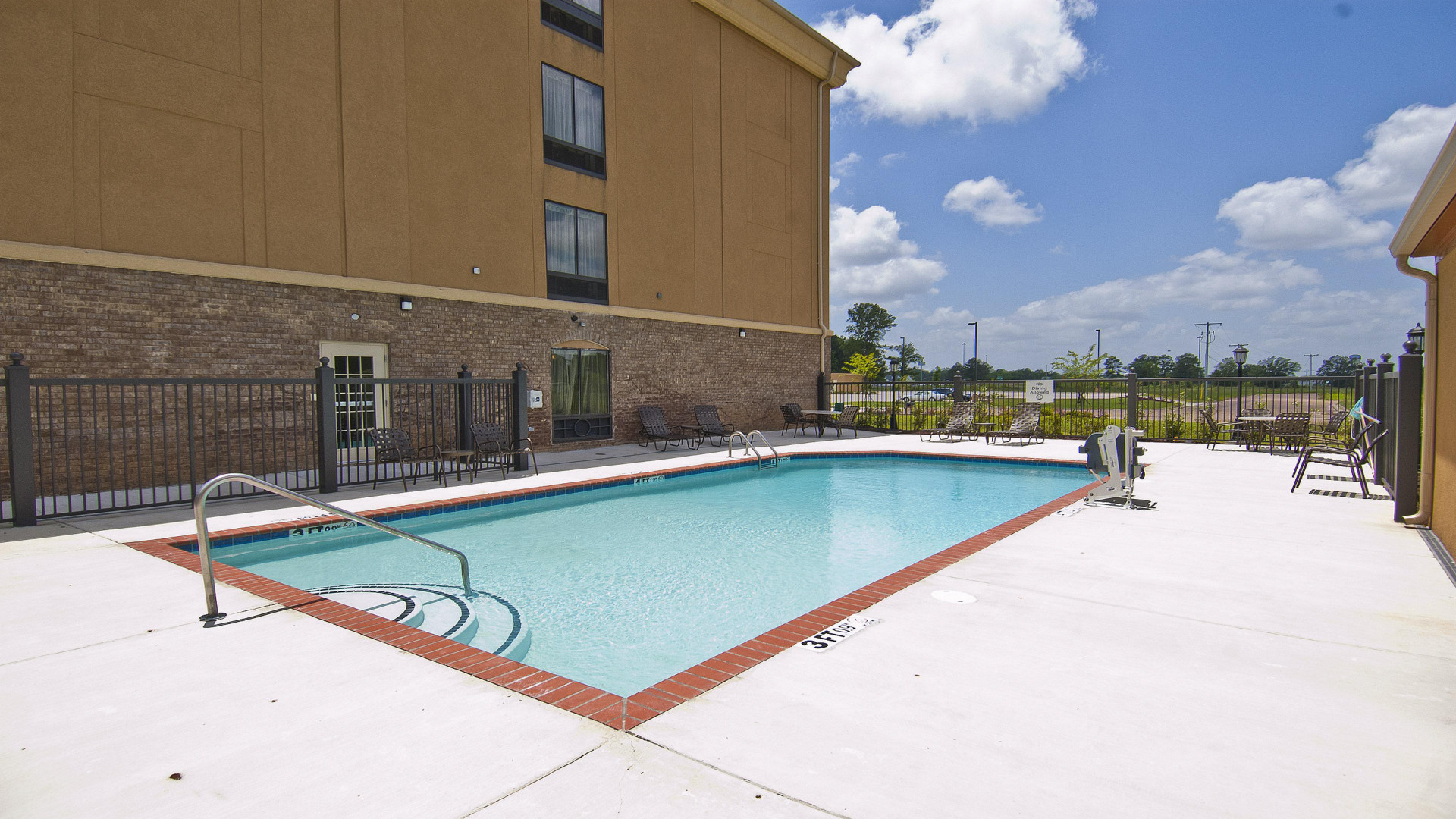 Vista Piscina Holiday Inn Express Hotel & Suites Jackson / Pearl