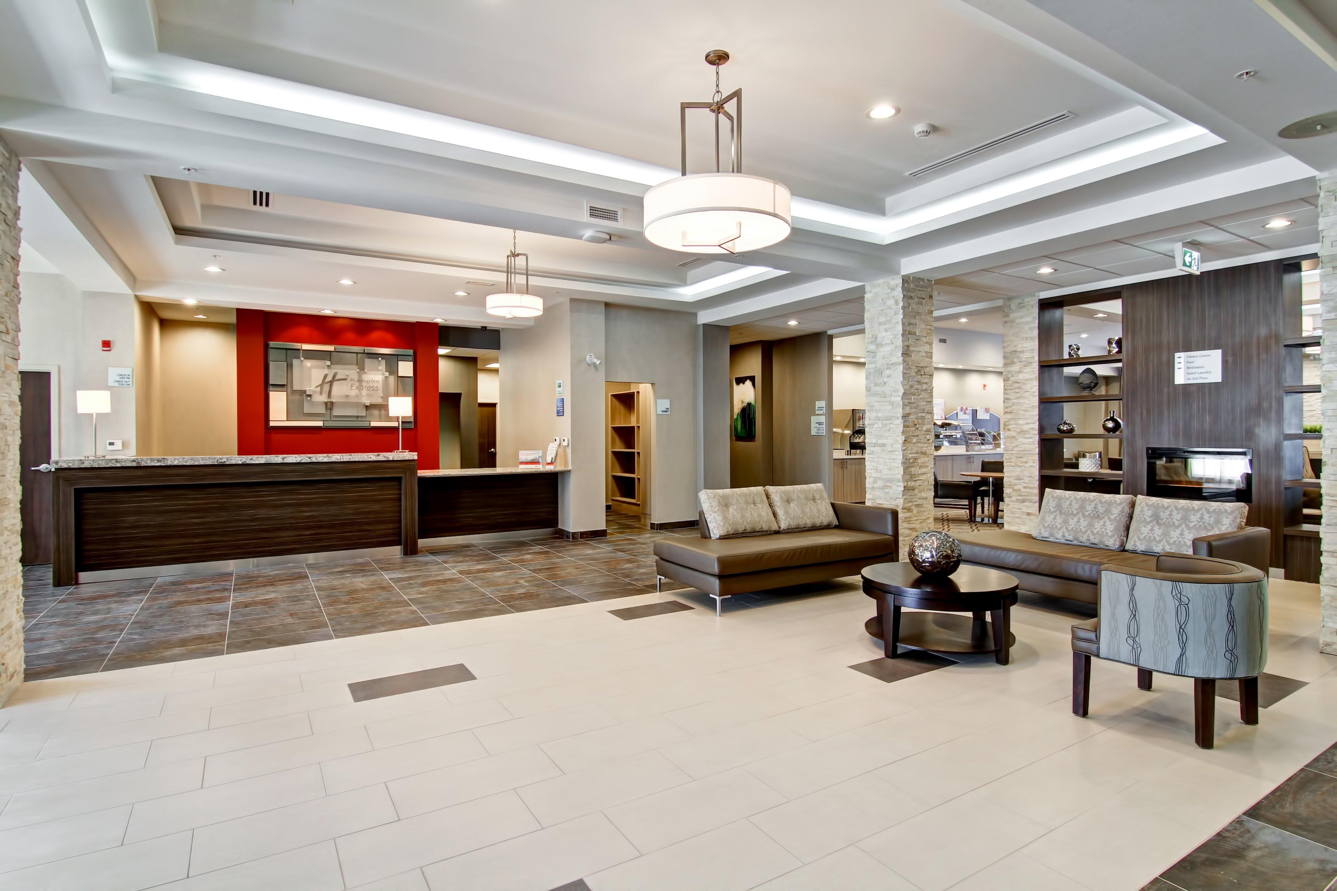 Vista Lobby Holiday Inn Express & Suites Oshawa Downtown - Toronto Area by IHG
