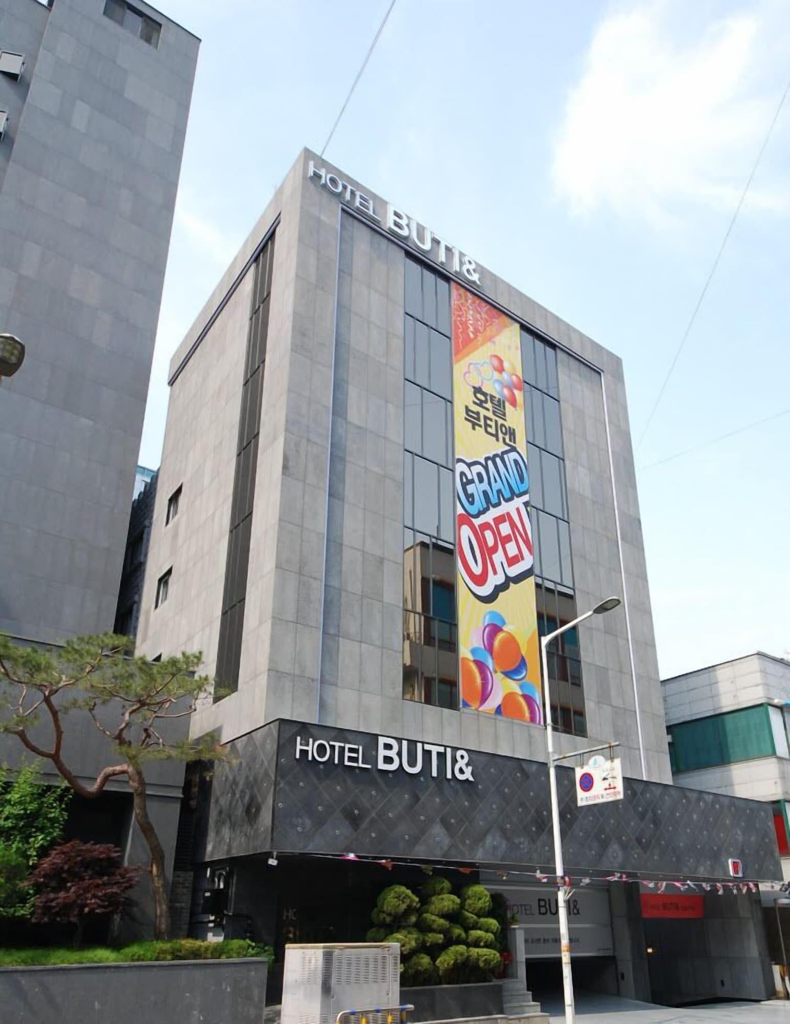 Vista Exterior Hotel BUTI &