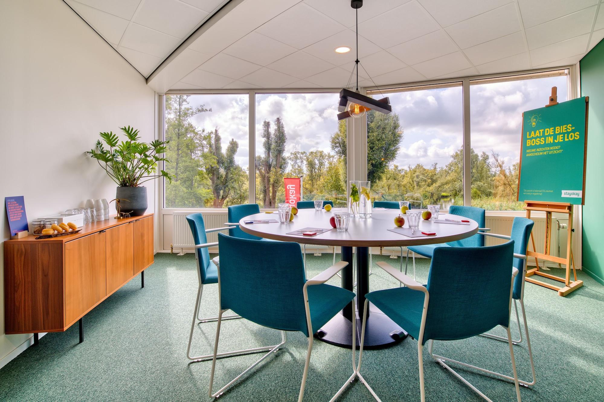 Sala de Reuniones Stayokay Dordrecht - Nationaal Park De Biesbosch Hostel
