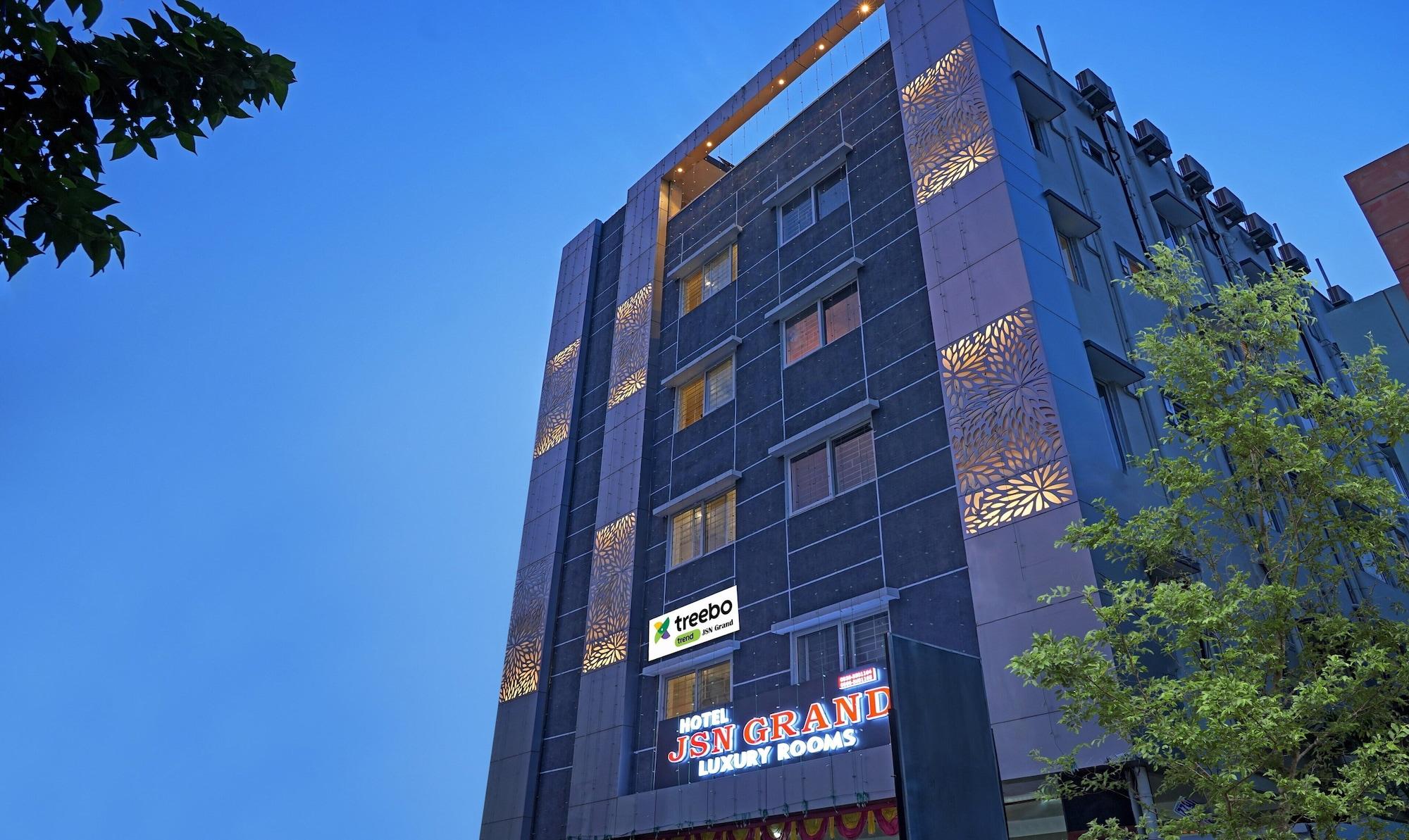 Vista Exterior Treebo Trend JSN Grand
