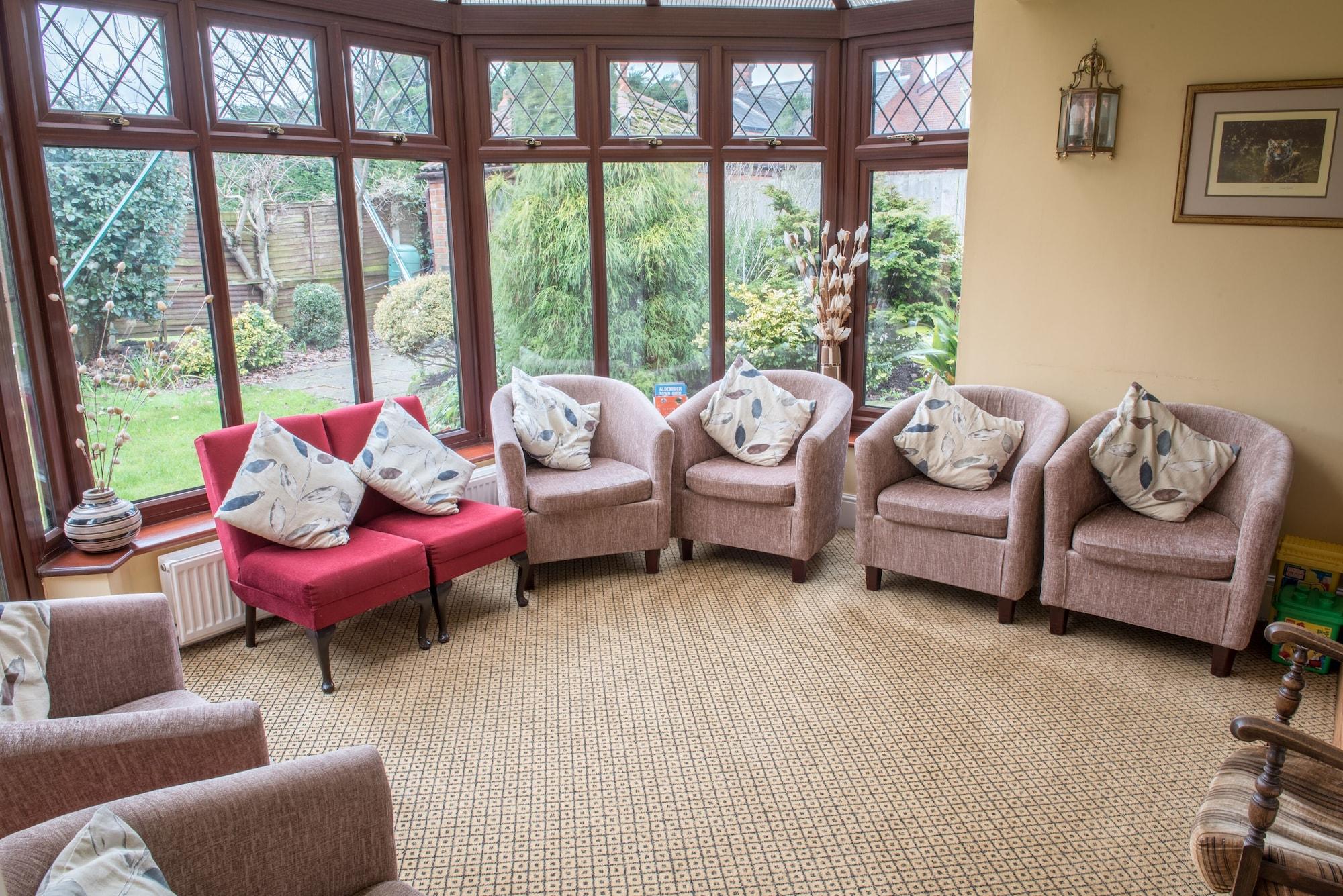 Bar/Salón Toothbrush Rooms at Lattice Lodge